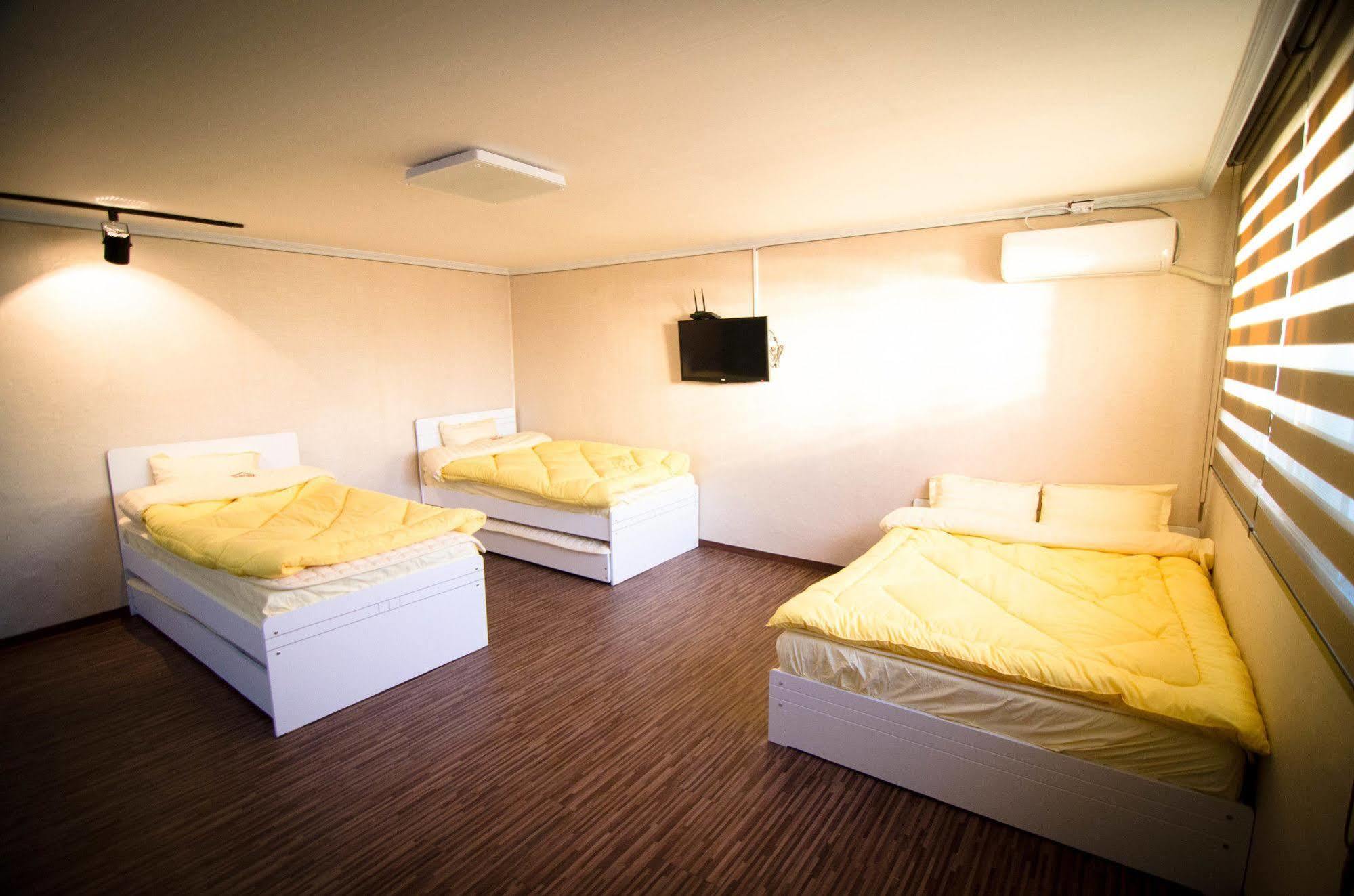 Yakorea Hongdae Hostel Seoul