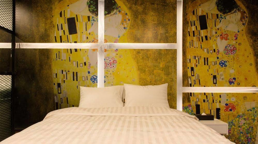 Khan Hotel 3*