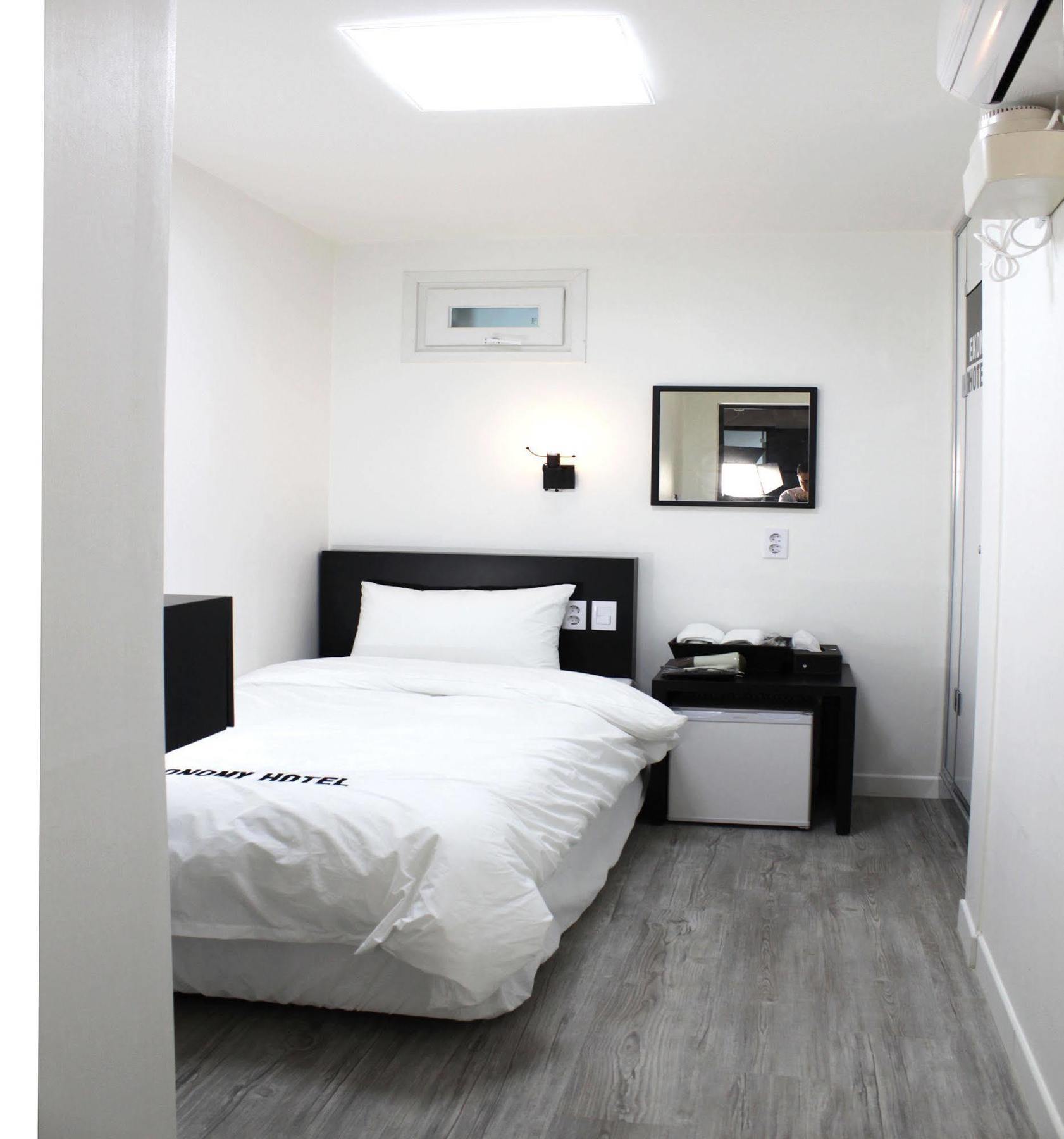 Hotel Ekonomy Dongdaemun 2*