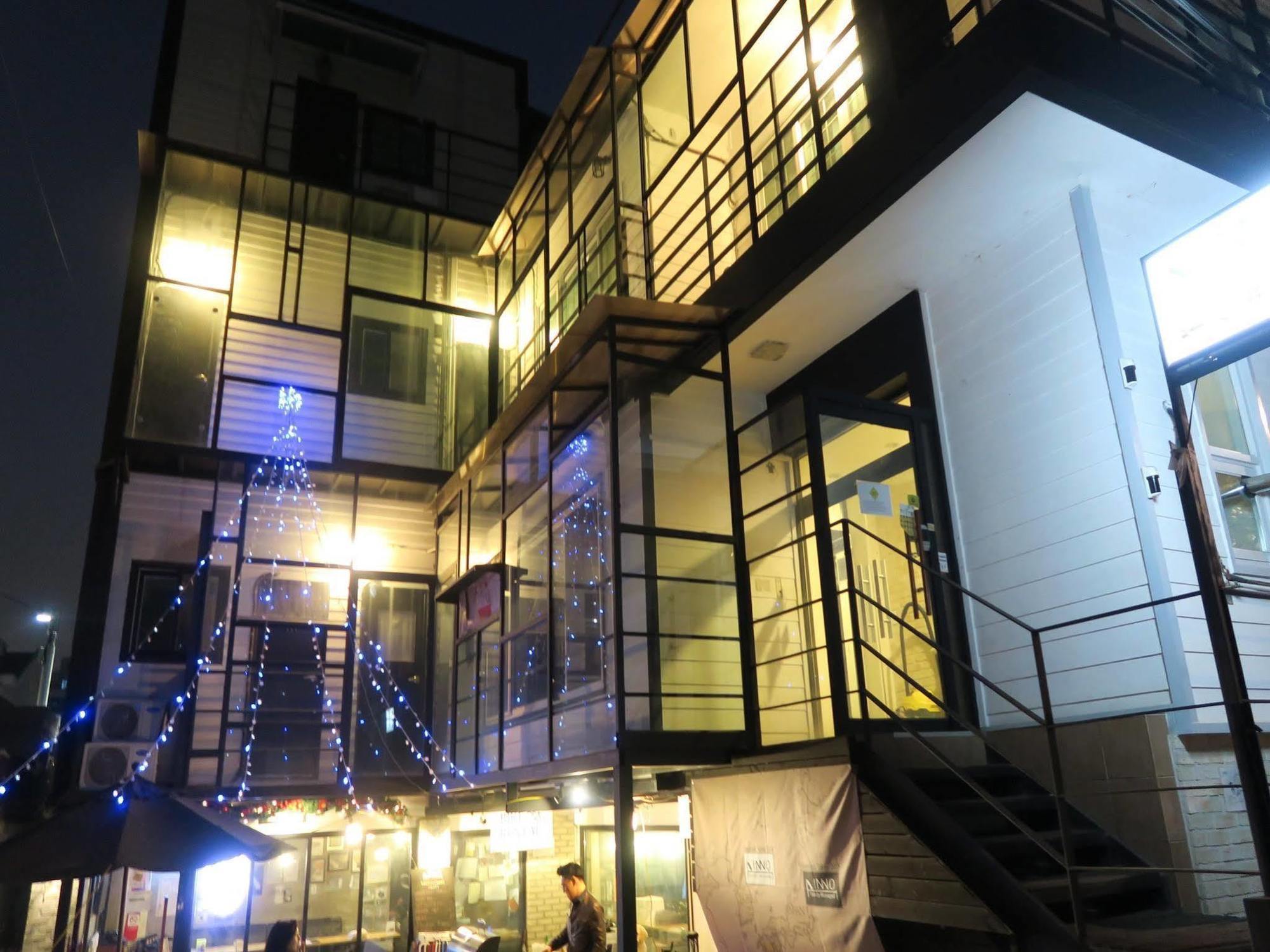 Hostel Inno & Pub Lounge Hongdae *