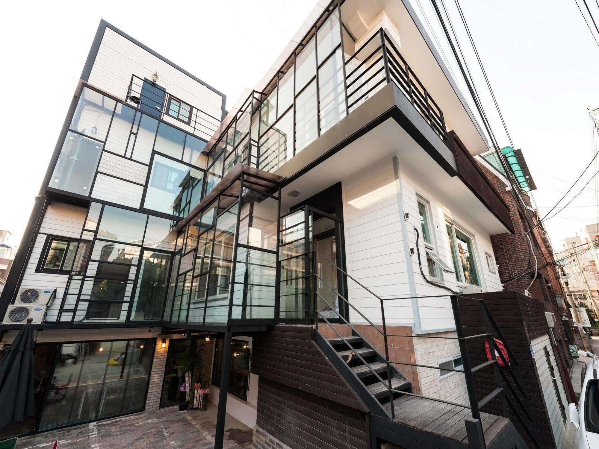 Hostel Inno & Pub Lounge Hongdae