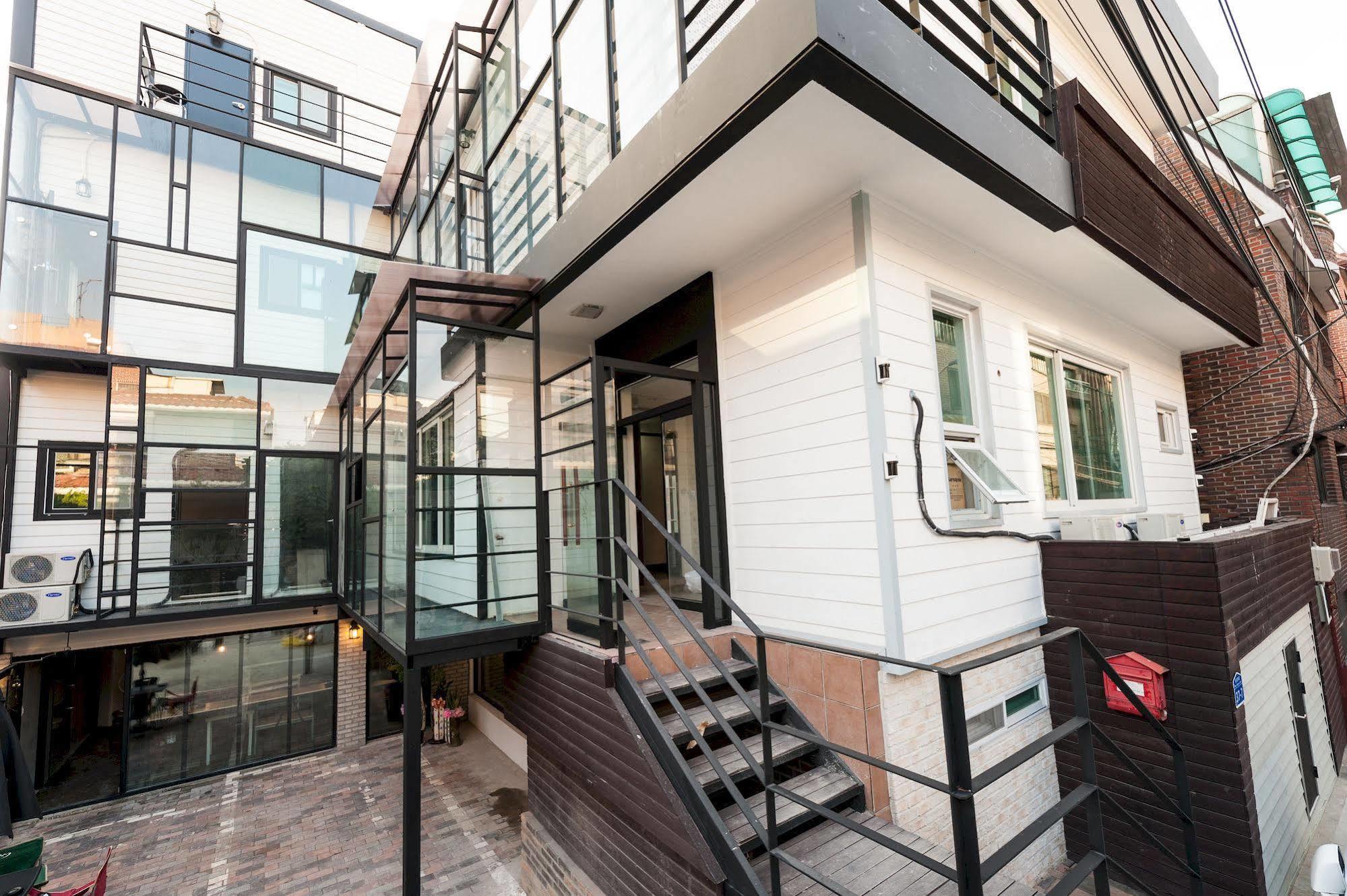 Hostel Inno & Pub Lounge Hongdae *