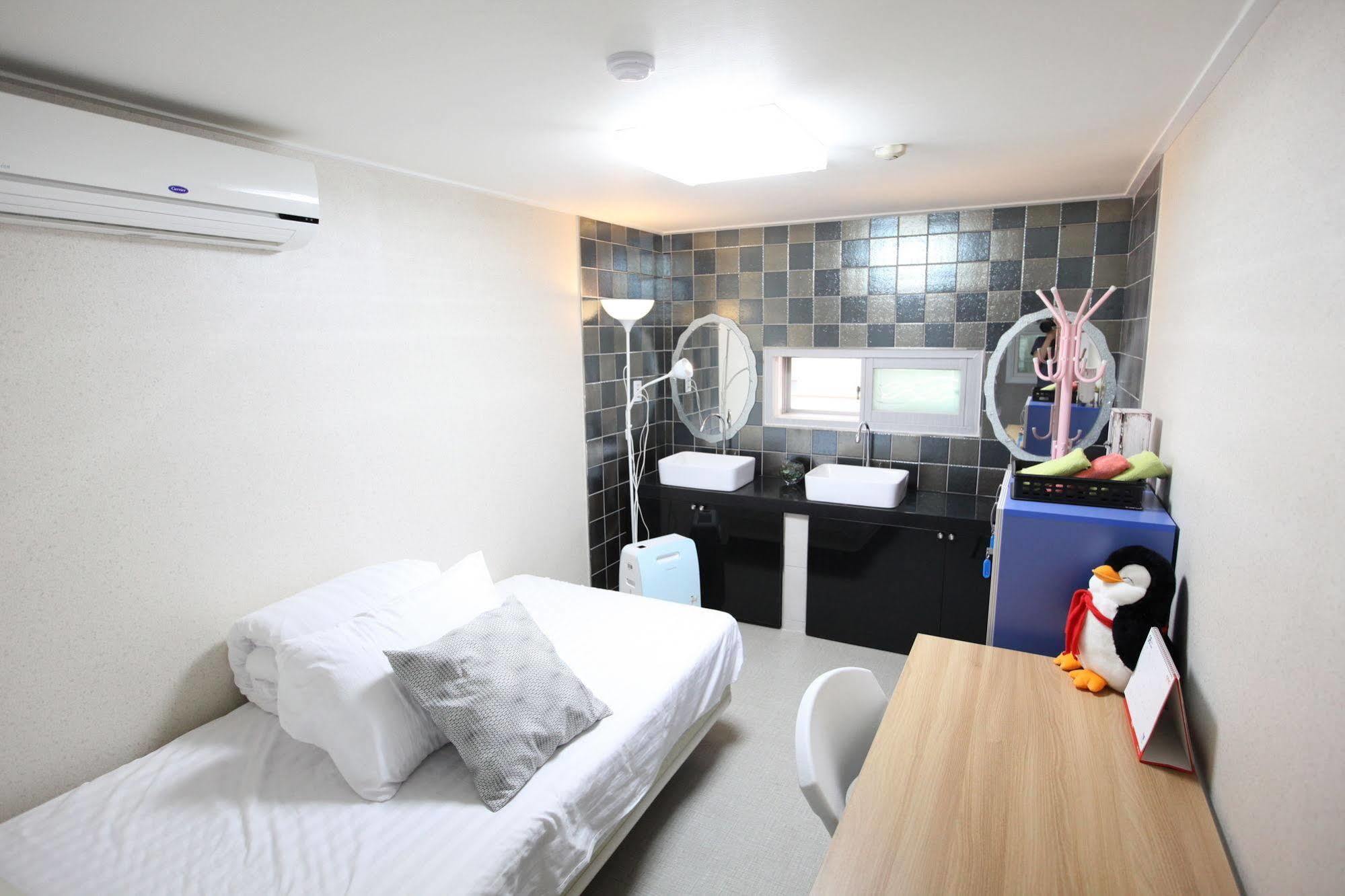 Lombard House - 2*