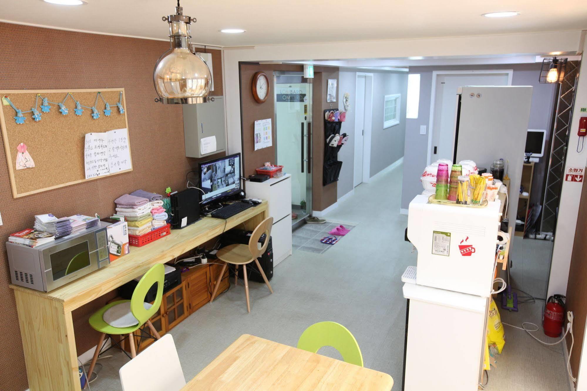 Lombard House - 2*