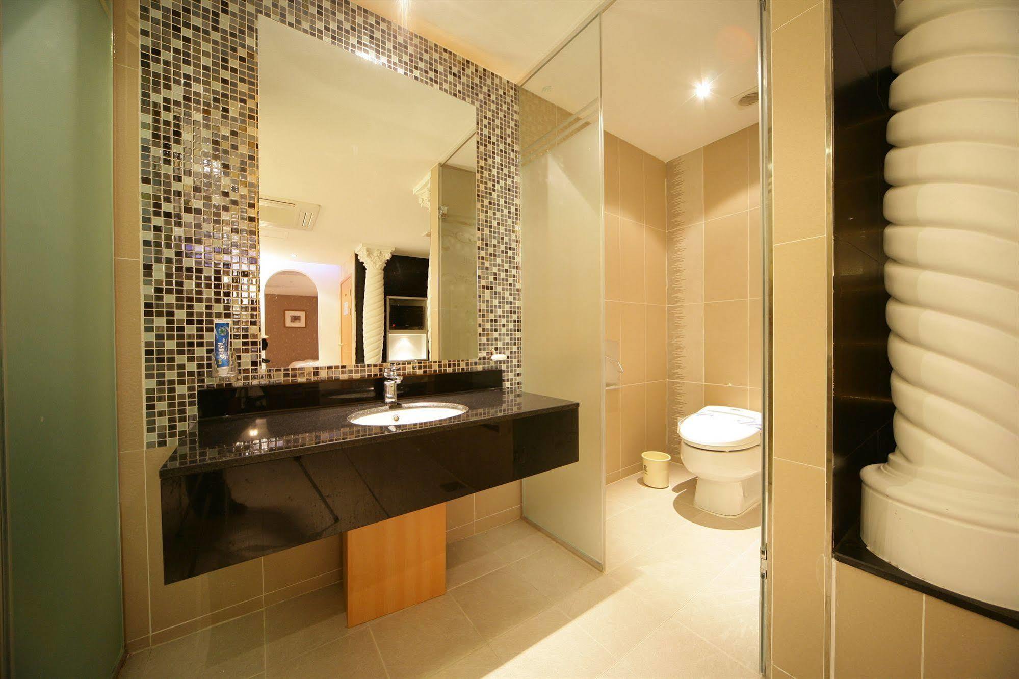 Lanuit Hotel 3*