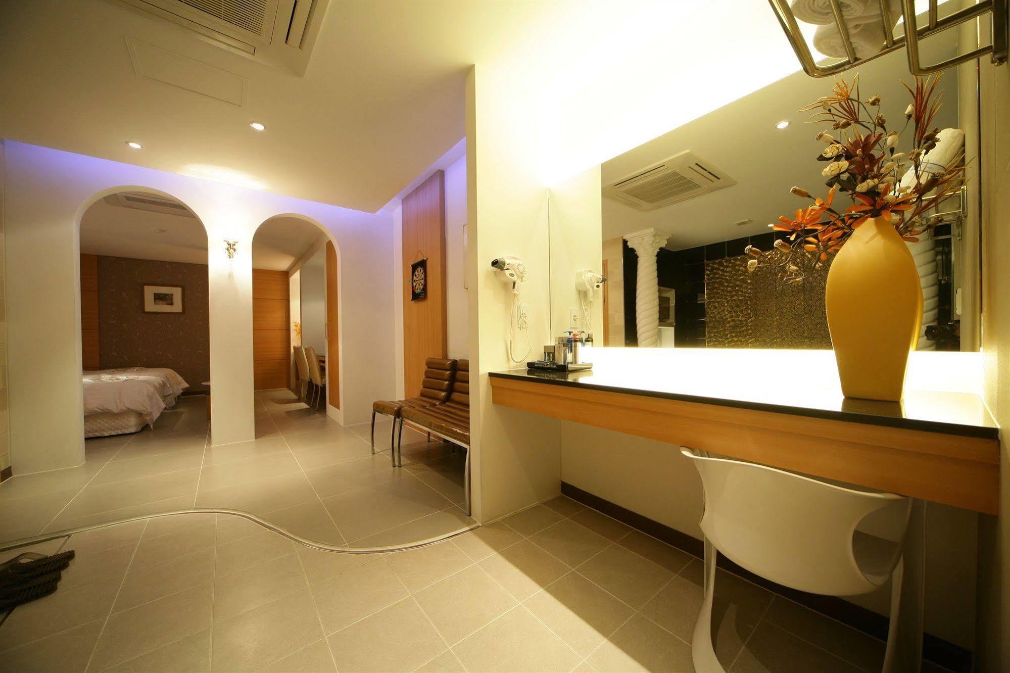 Lanuit Hotel