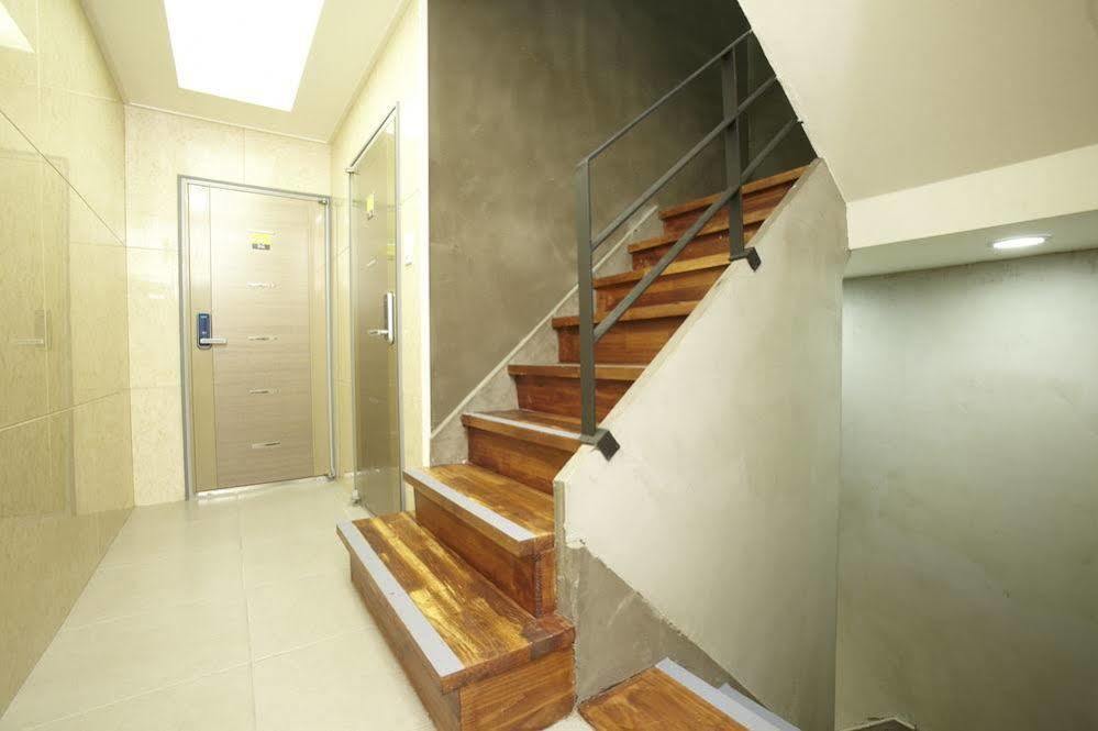 24 Station Premier 2*