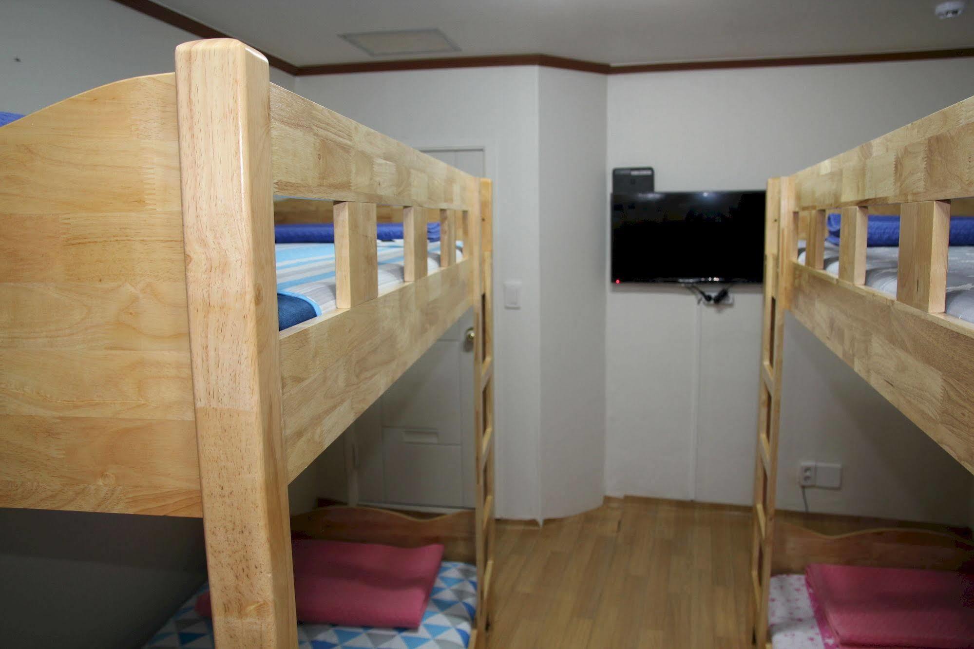 J Story Guest house 2*