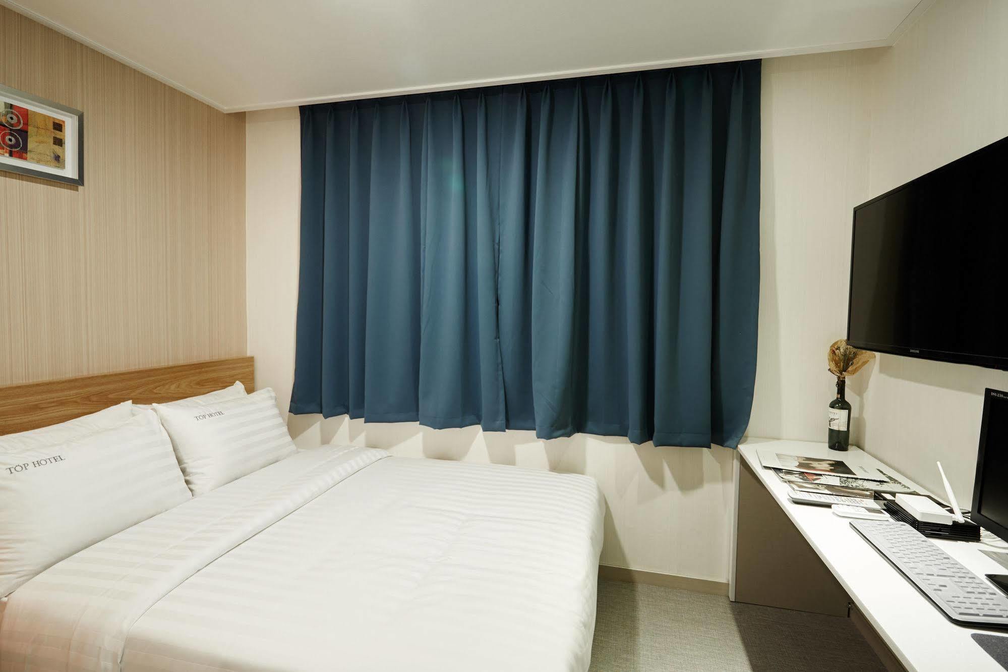 & Aparthotel
