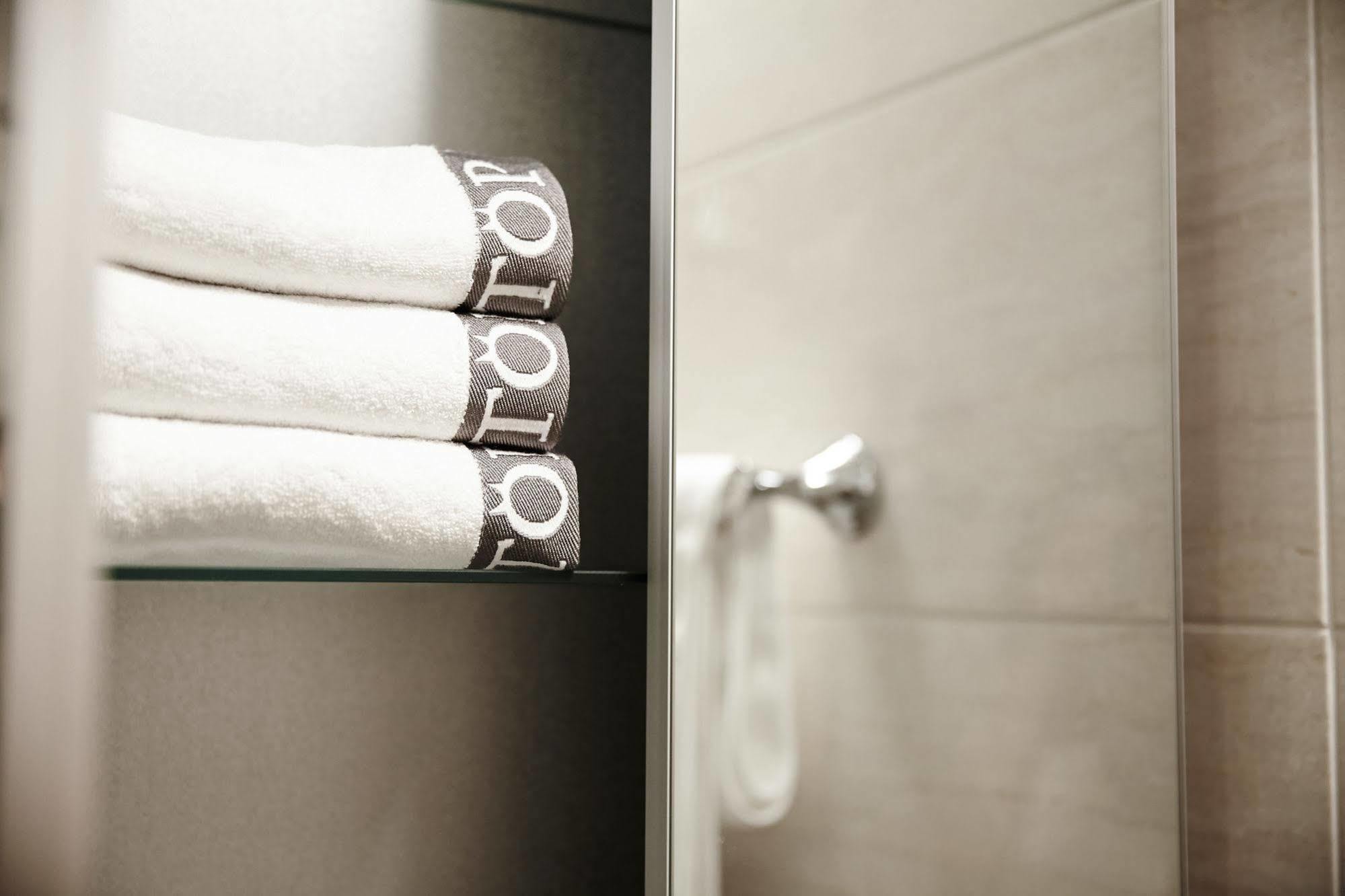 Aparthotel & 3*
