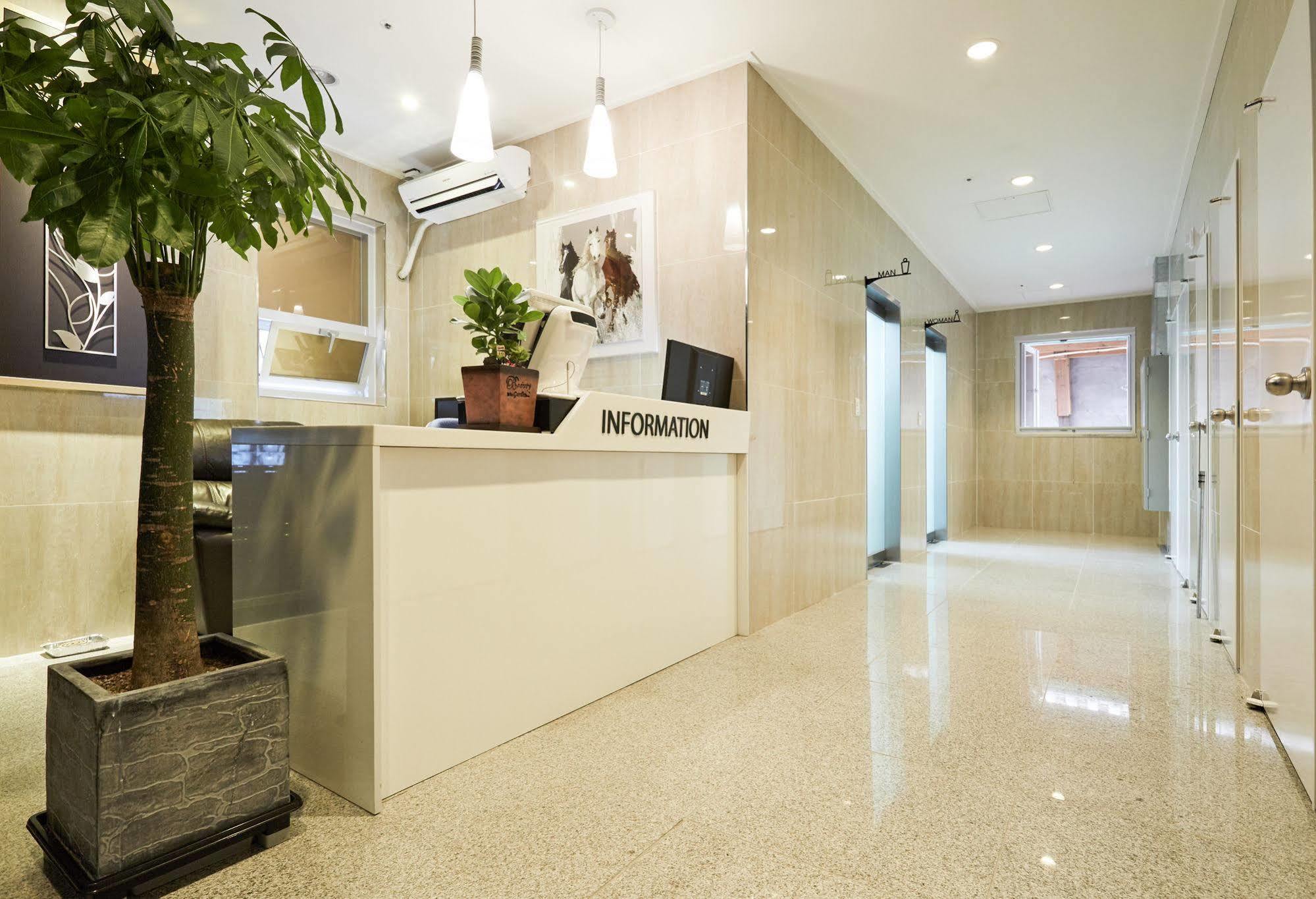 & Aparthotel