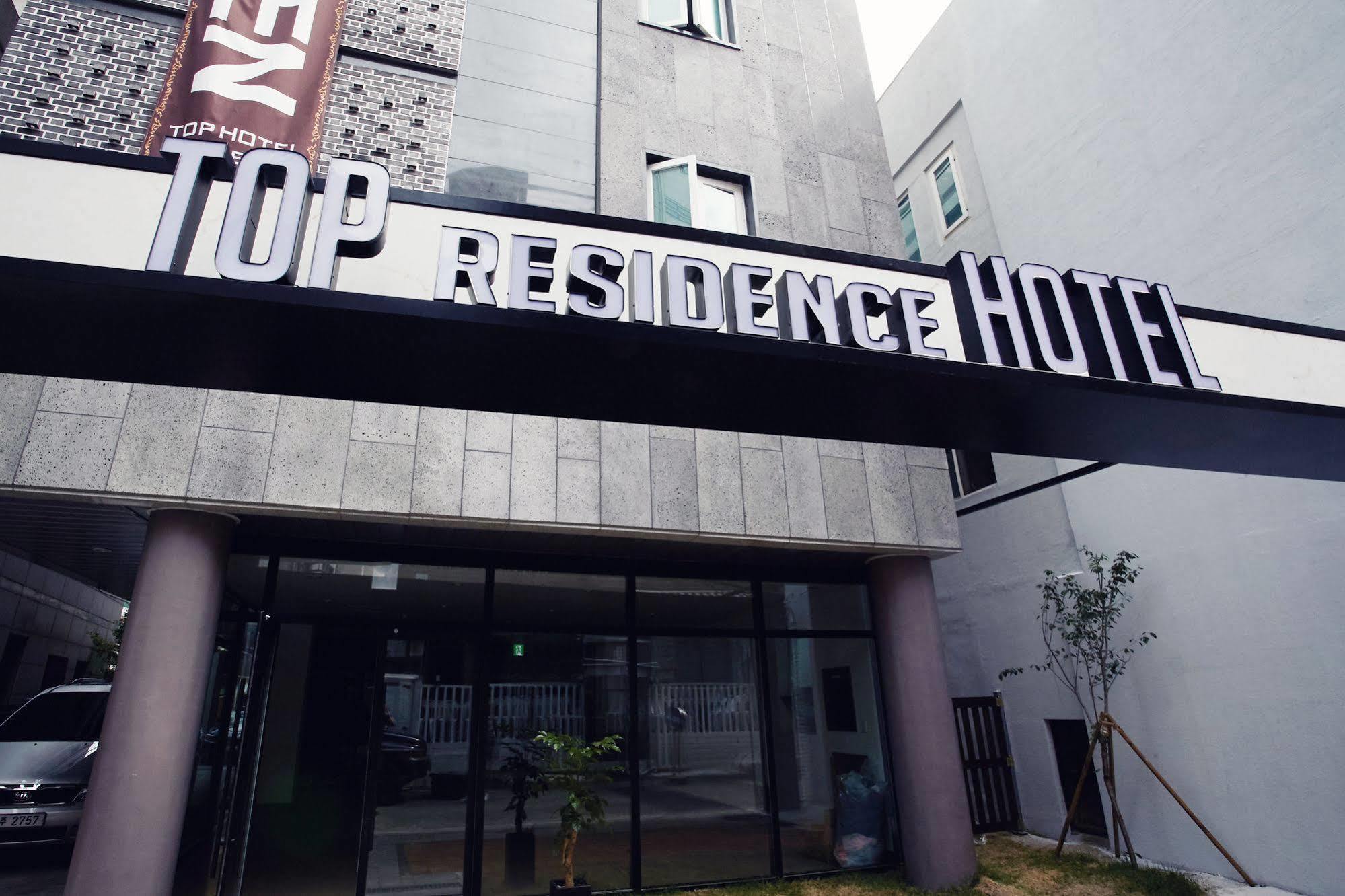 & Aparthotel