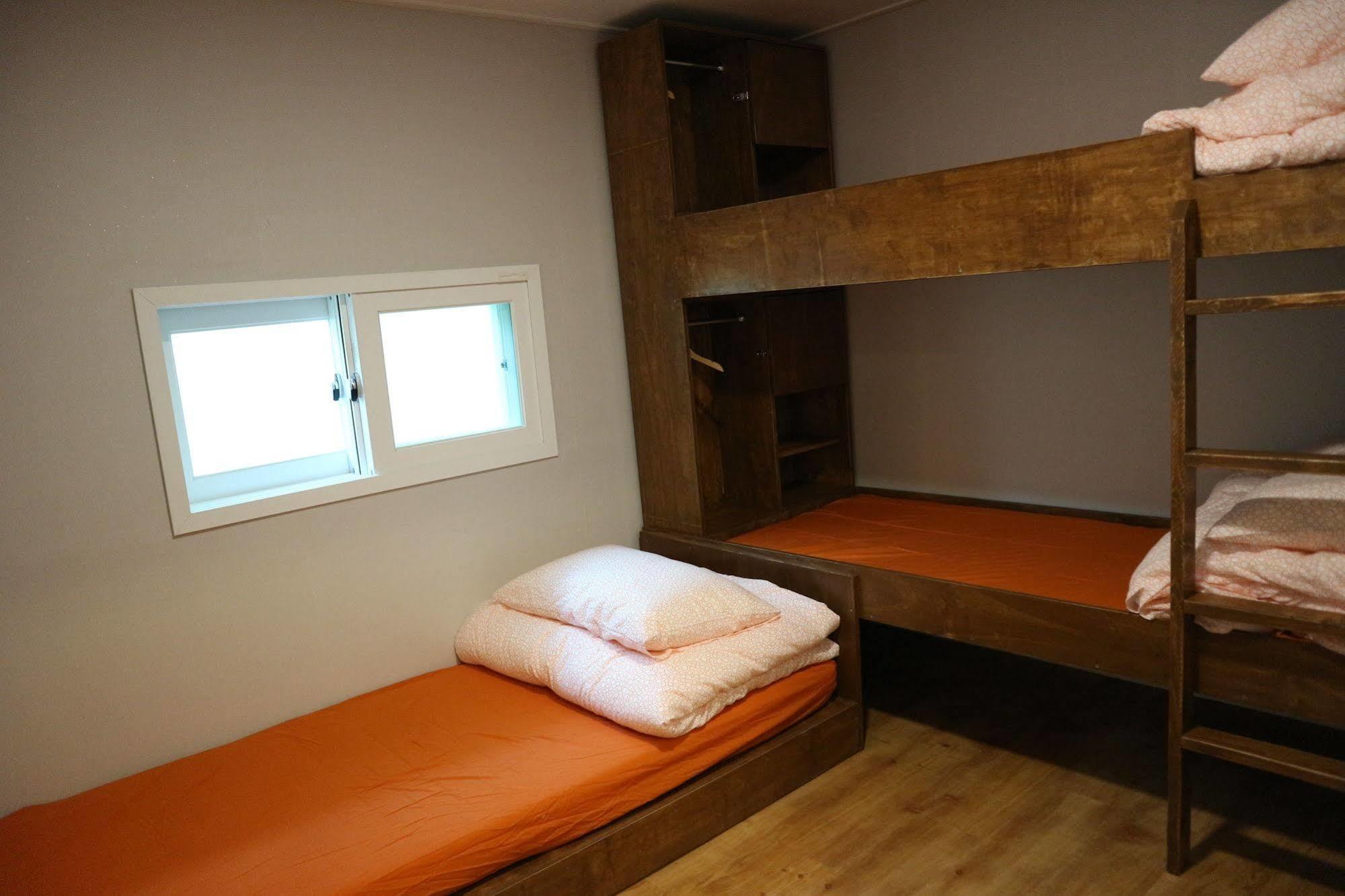Zzzip In Hongdae Asrama Seoul