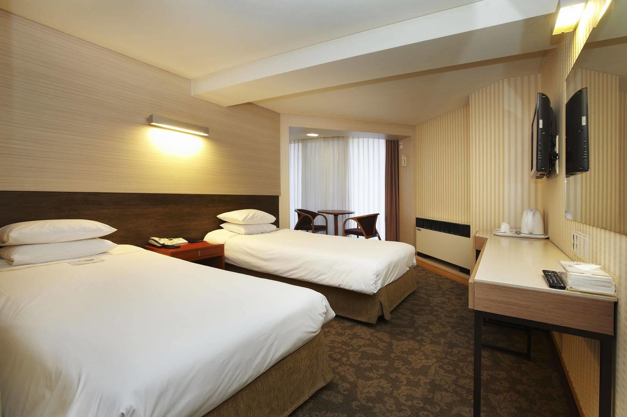 Hotel Savoy Myeongdong 3*