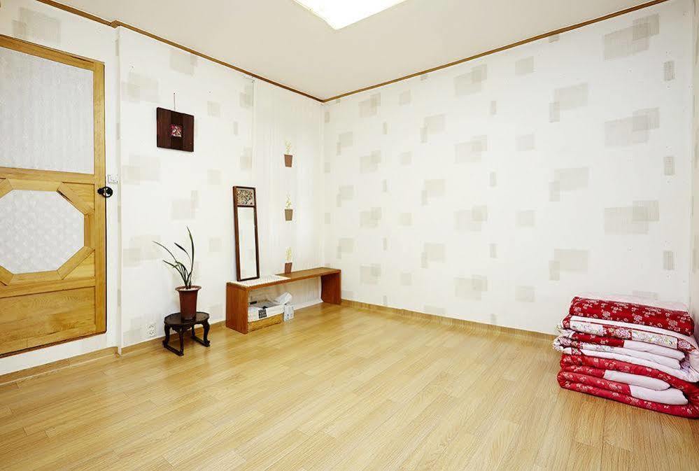 Vine Hanok Guest house Seoul