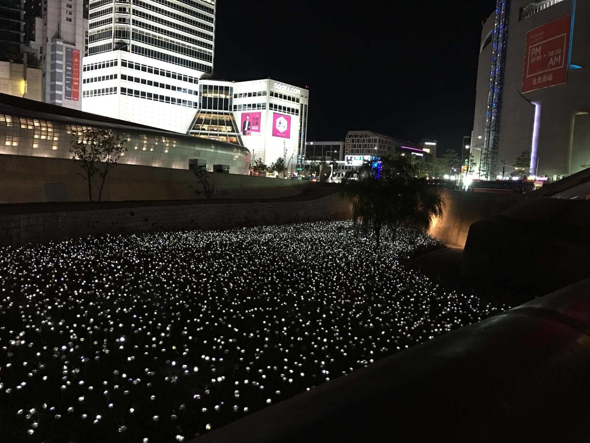 Dongdaemun - *
