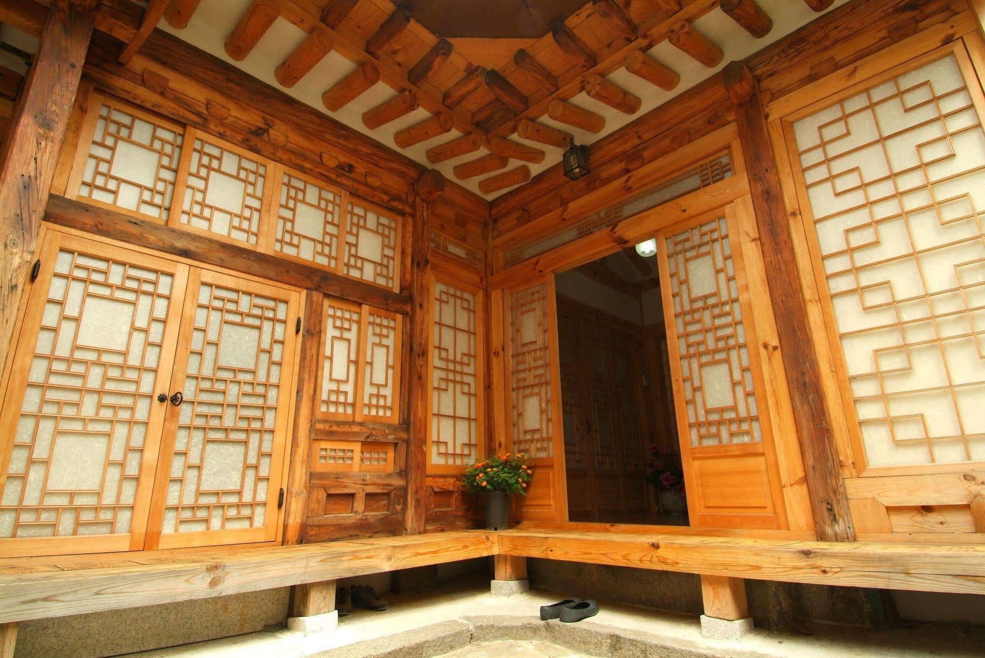 Moon 2* Seoul