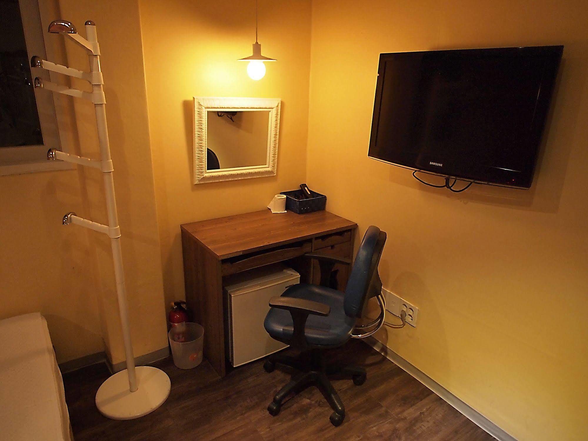 D.h Sinchon Guest house