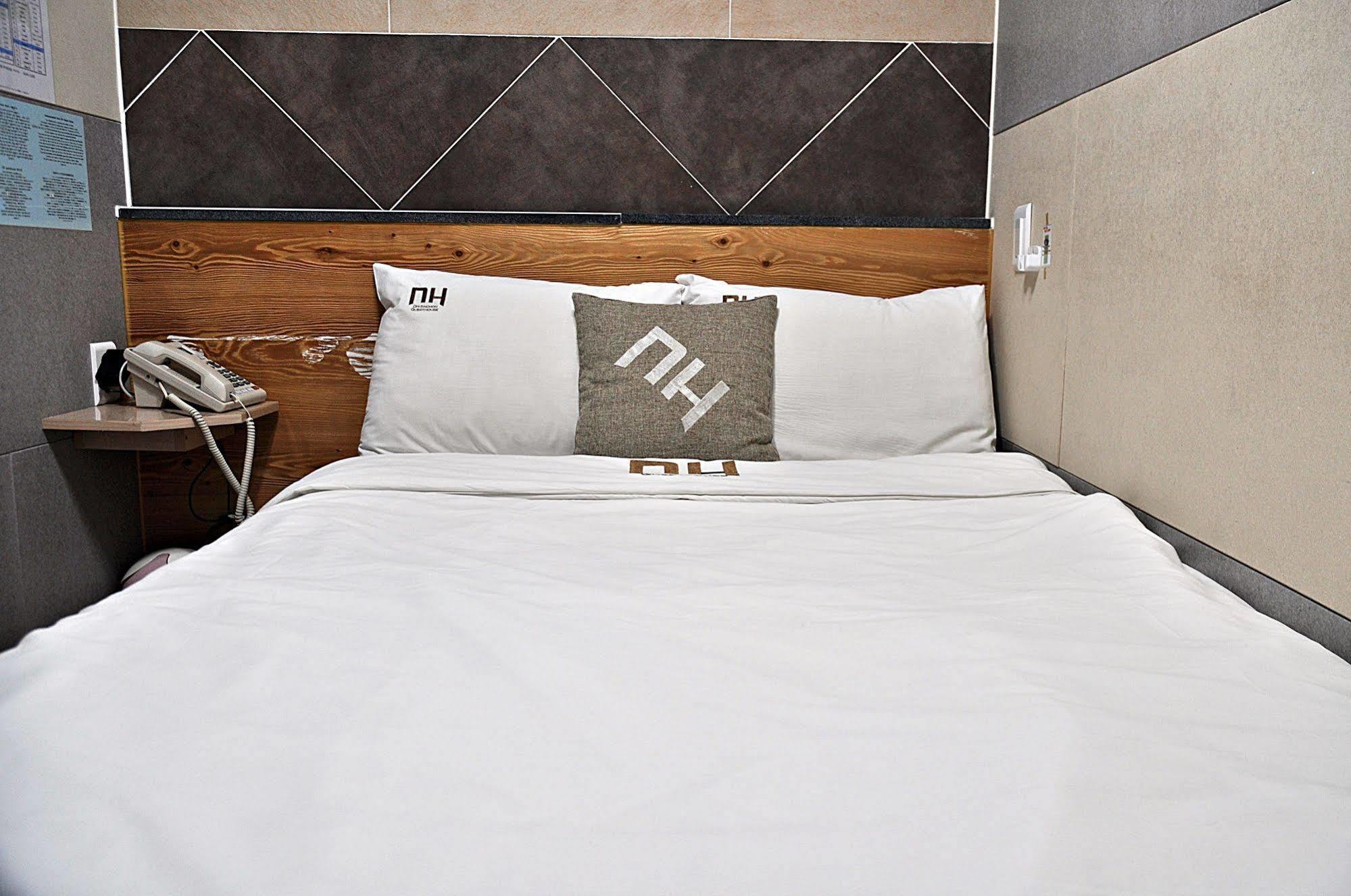 D.h Sinchon Guest house 2*