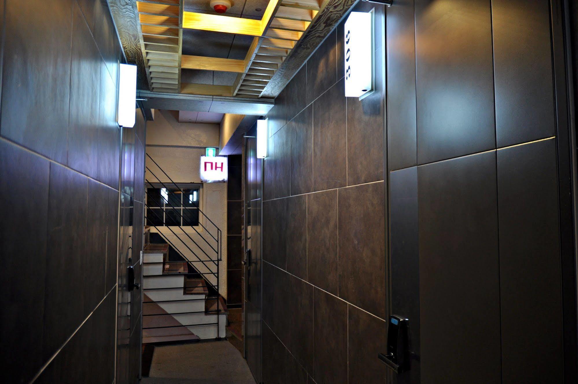 D.h Sinchon Guest house Seoul