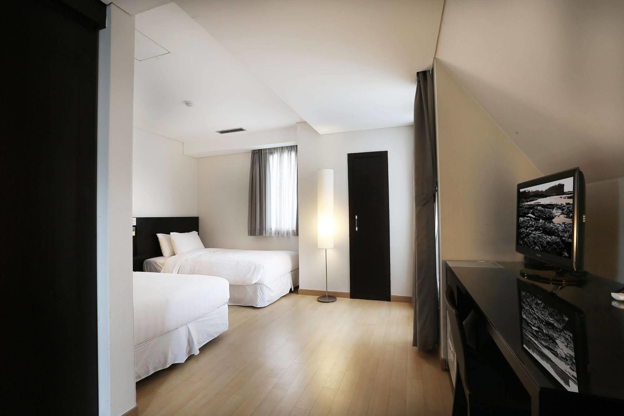 Doulos Jongno Hotel