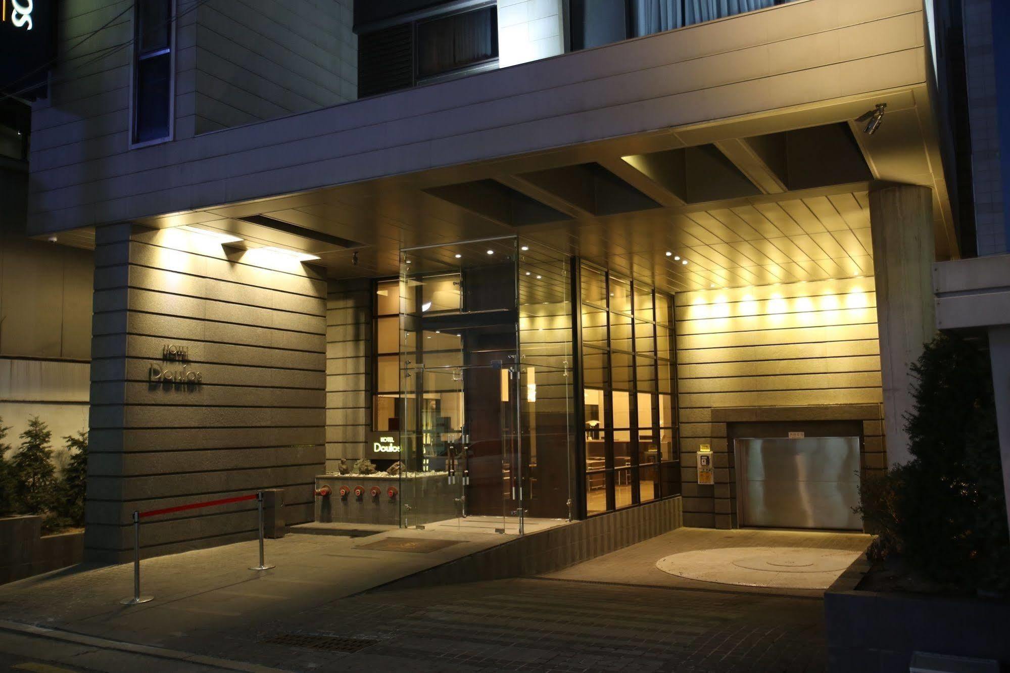 Doulos Jongno Hotel 3*