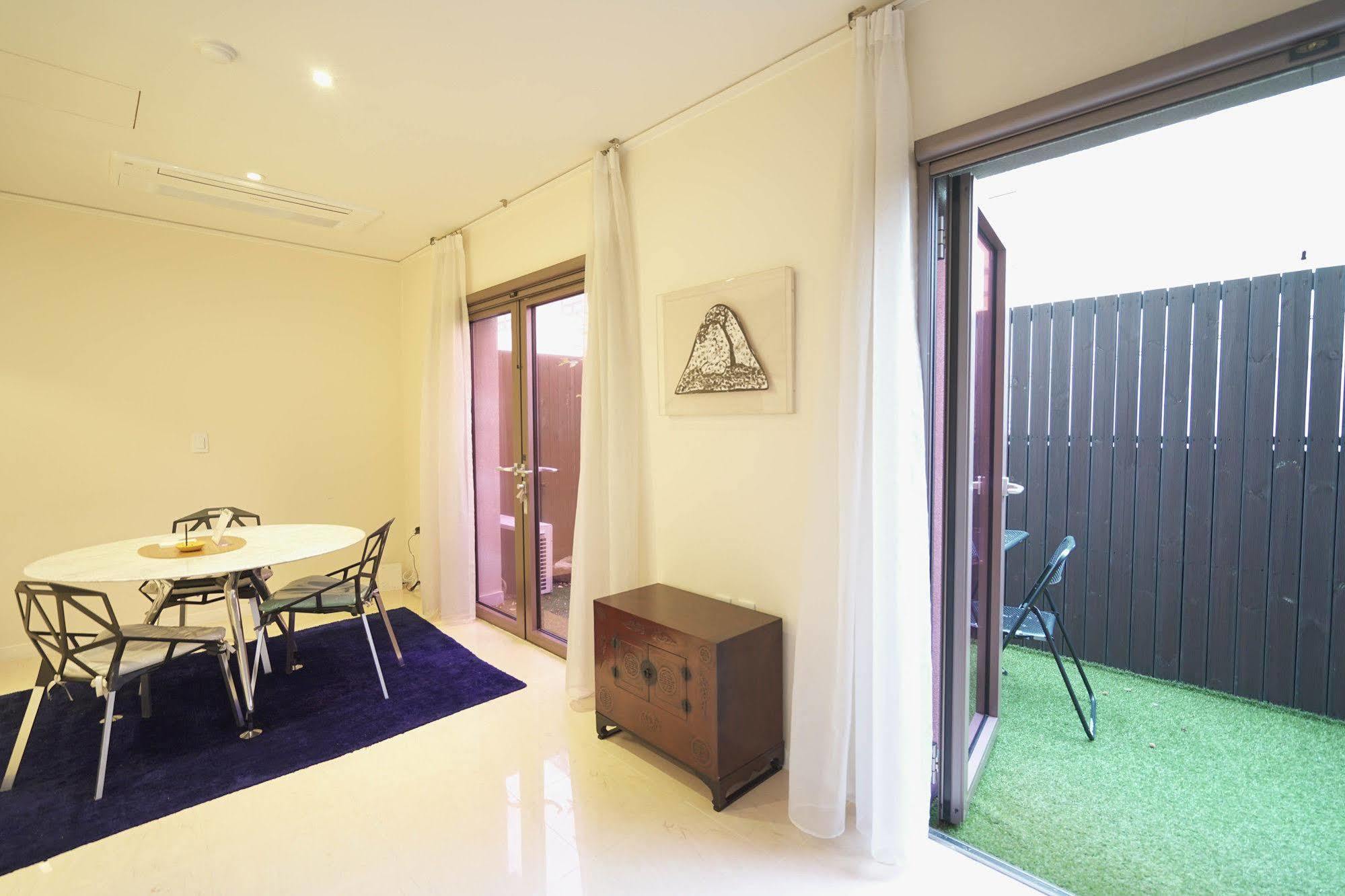The Win Art House Apartment