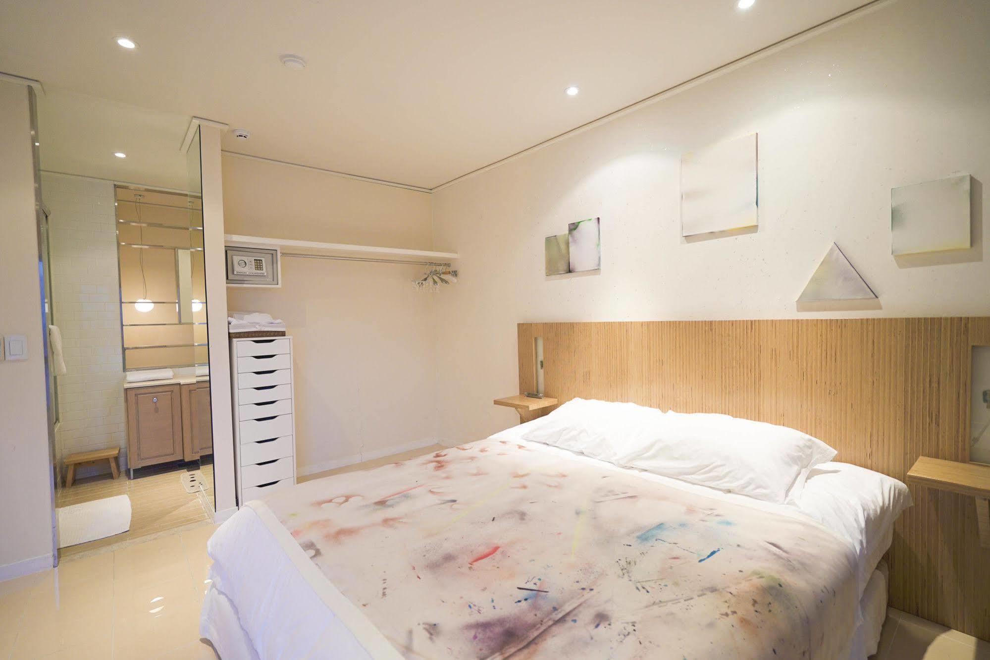 The Win Art House Apartment *