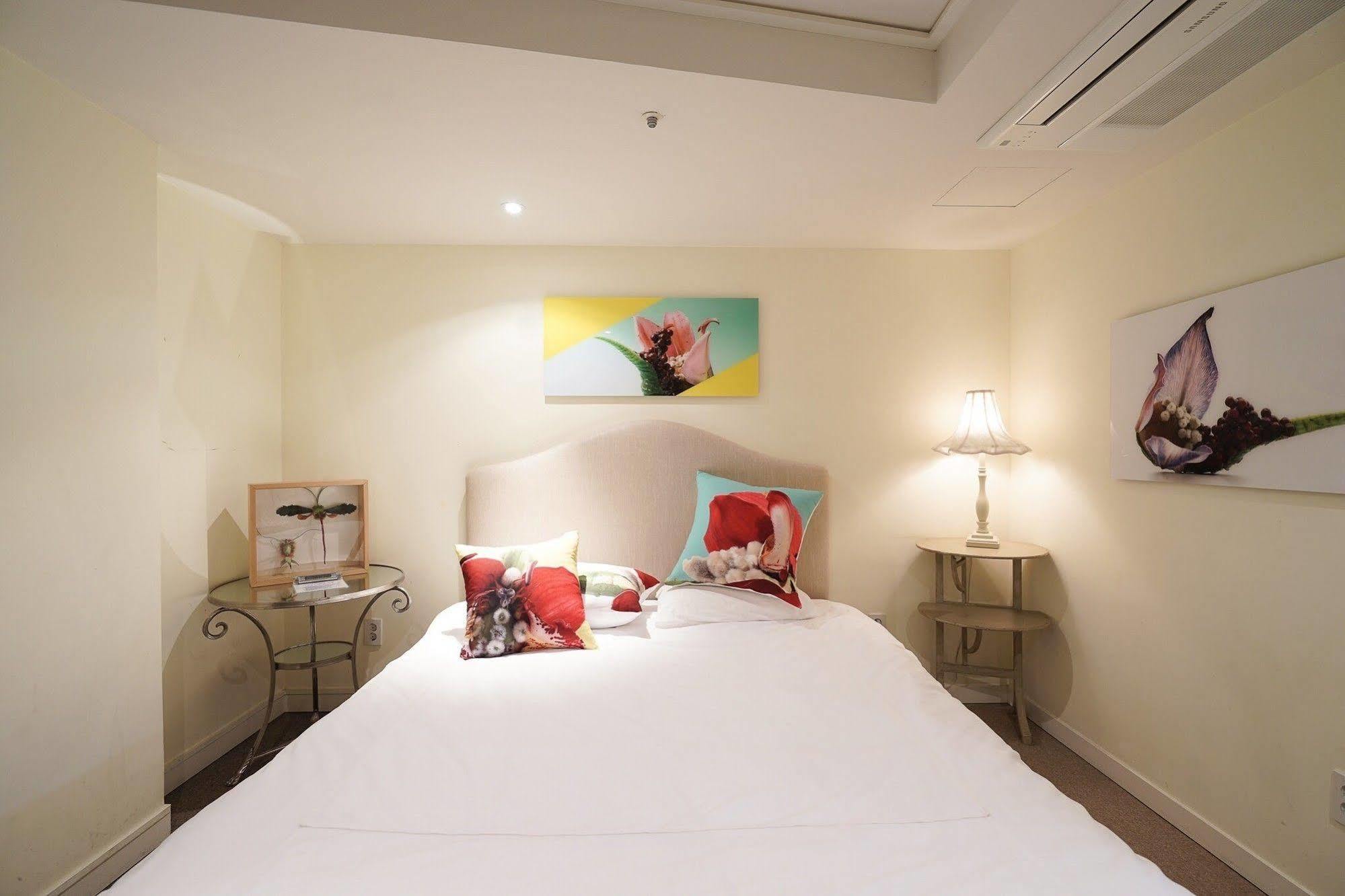 The Win Art House Apartment *