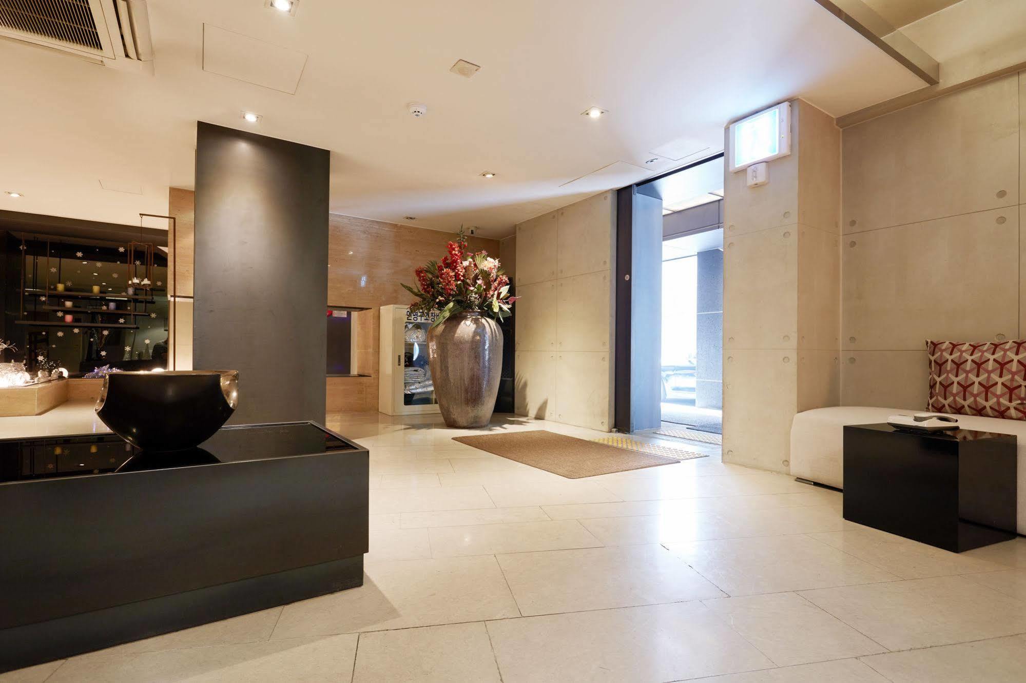 Tria Business & Boutique 3*