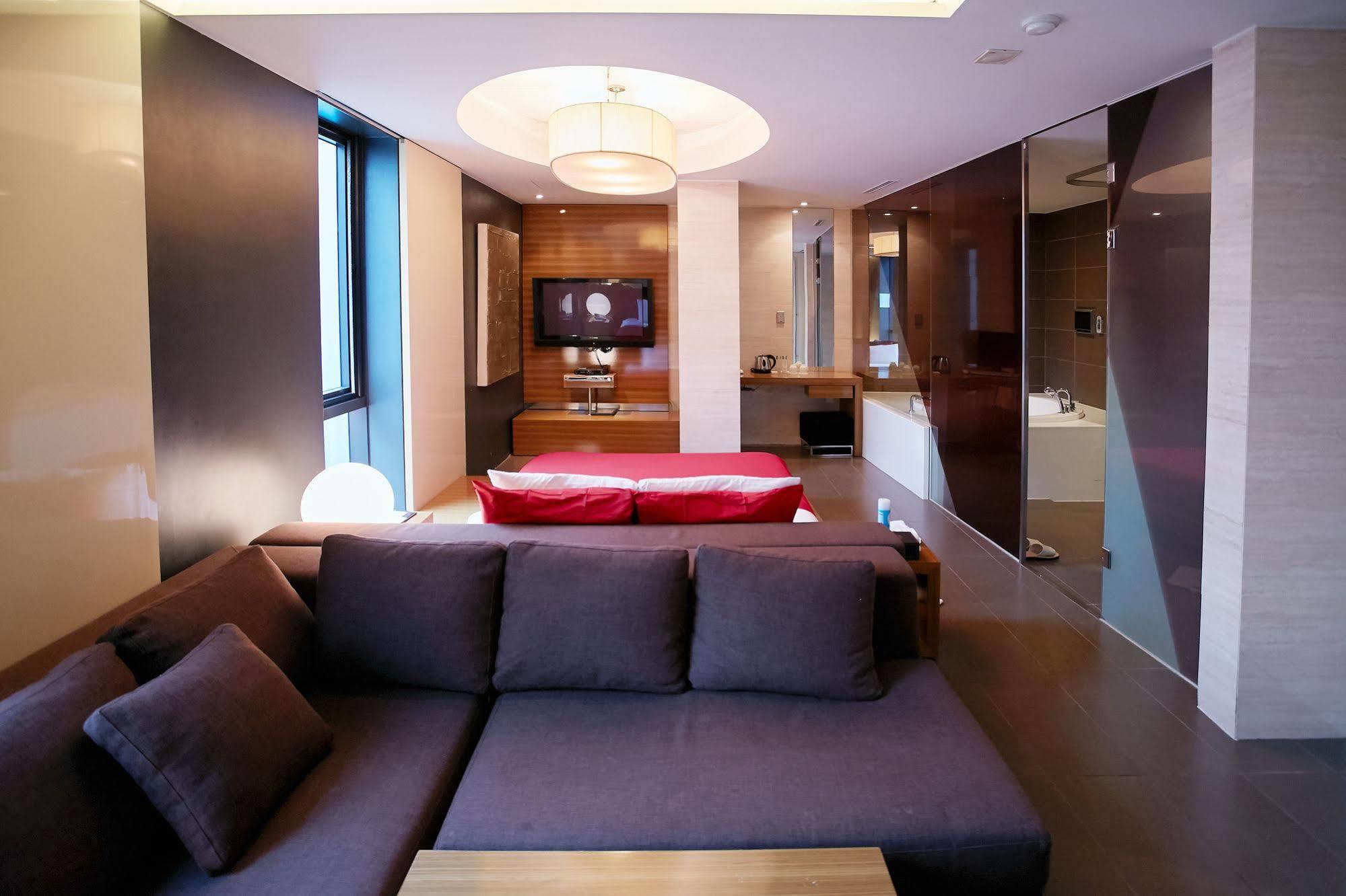 Tria Business & Boutique Hotel