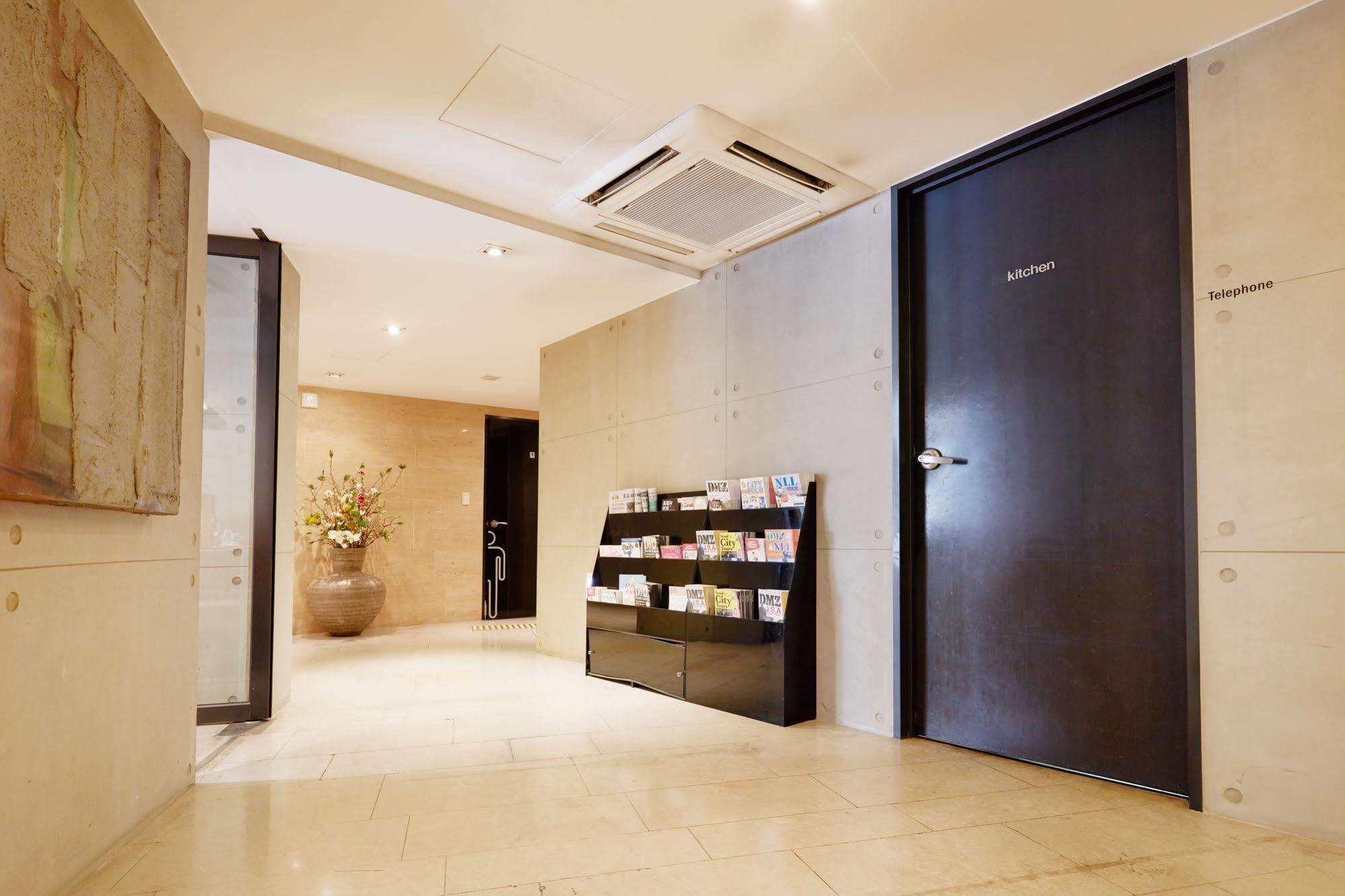 Tria Business & Boutique Hotel