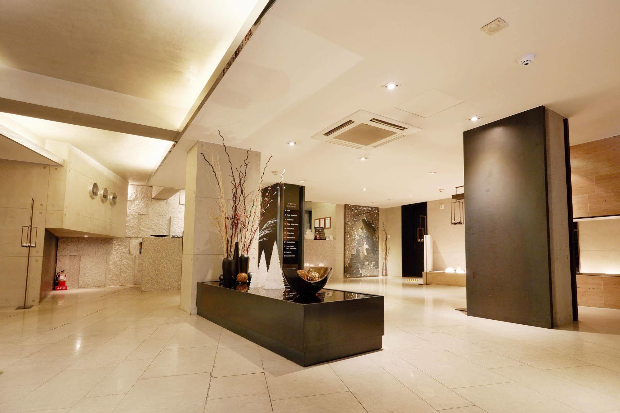 Tria Business & Boutique 3*