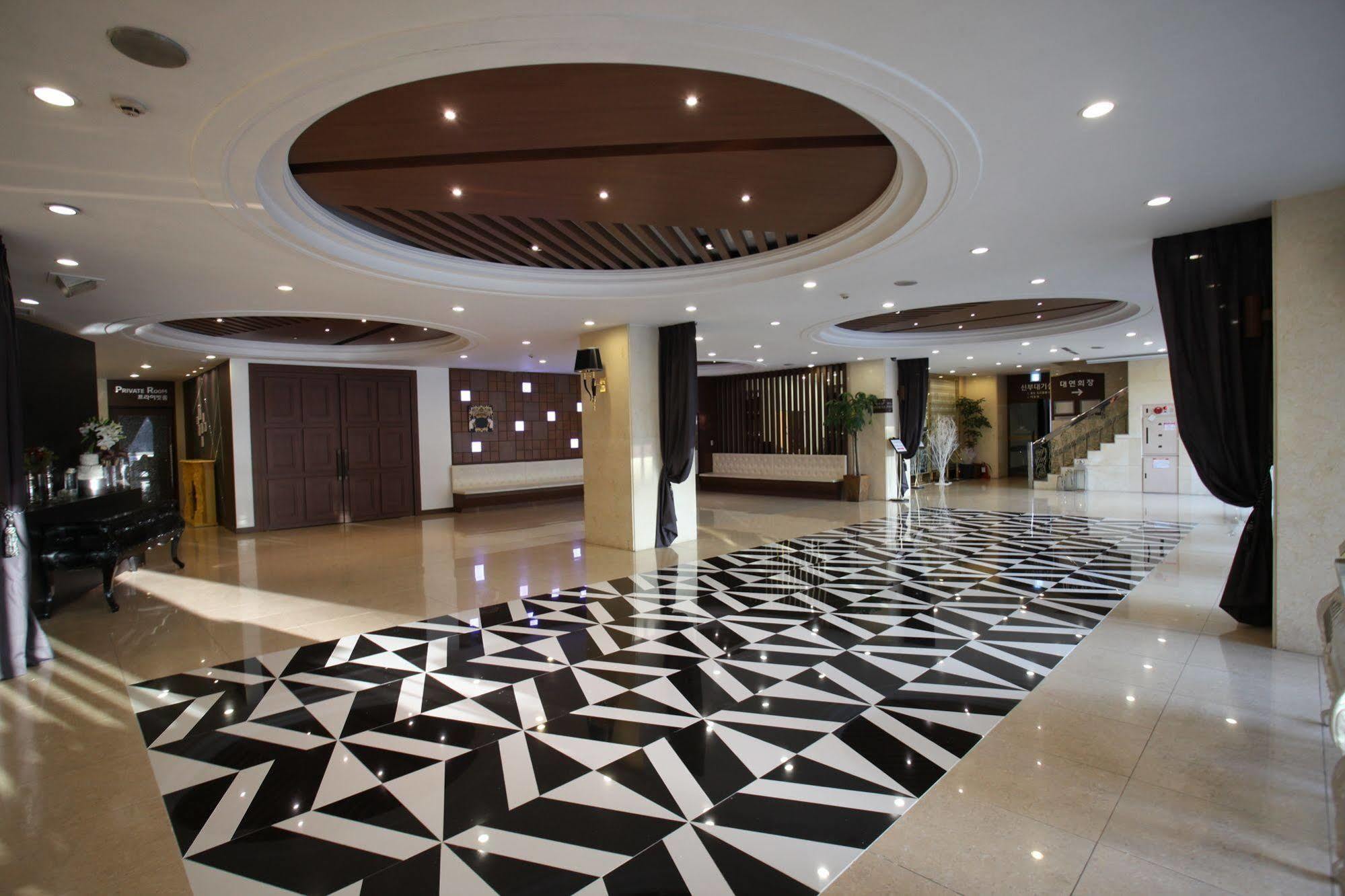 Hotel Itaewon Crown Seoul