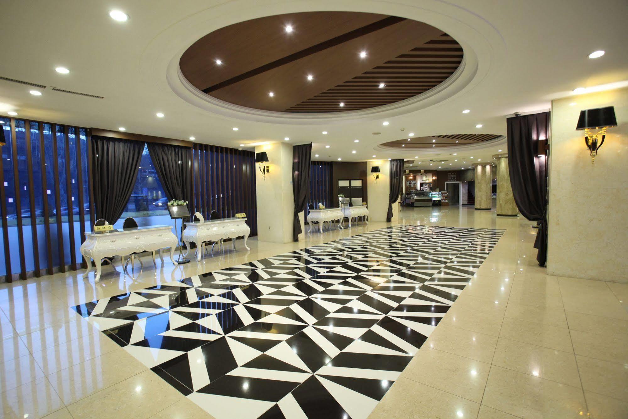 Itaewon Crown Hotel Seoul
