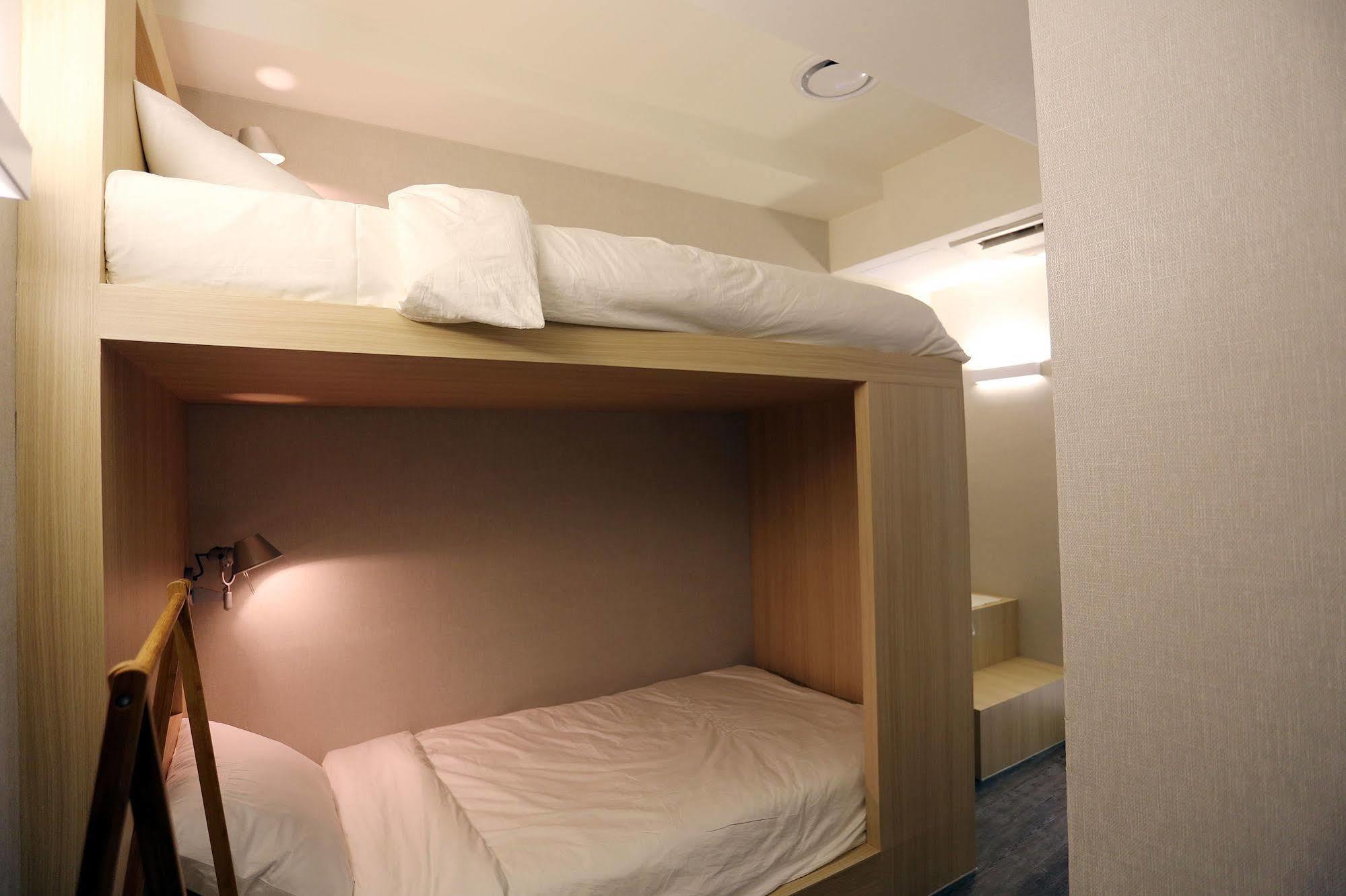 Hotel 8