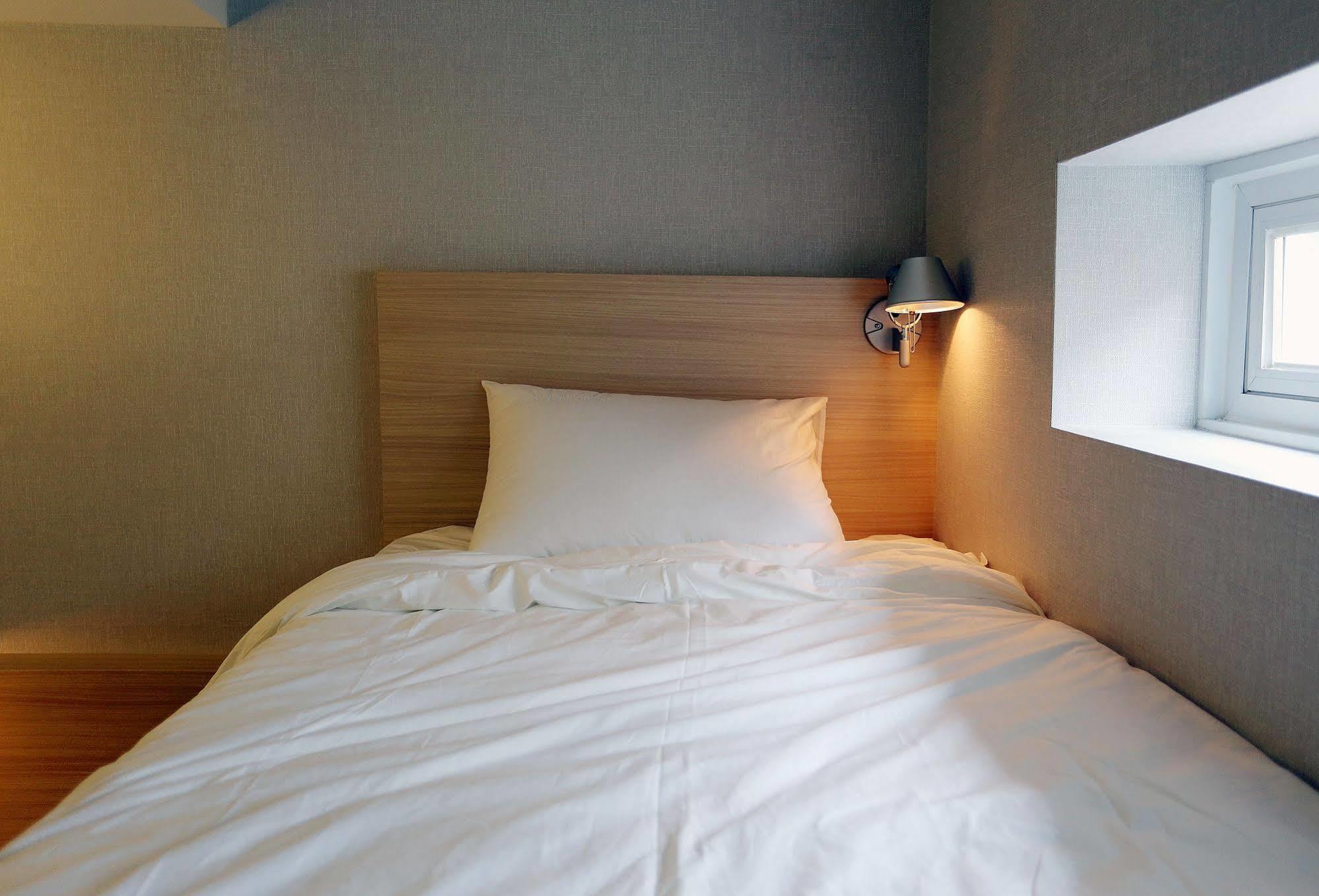 Hotel 8