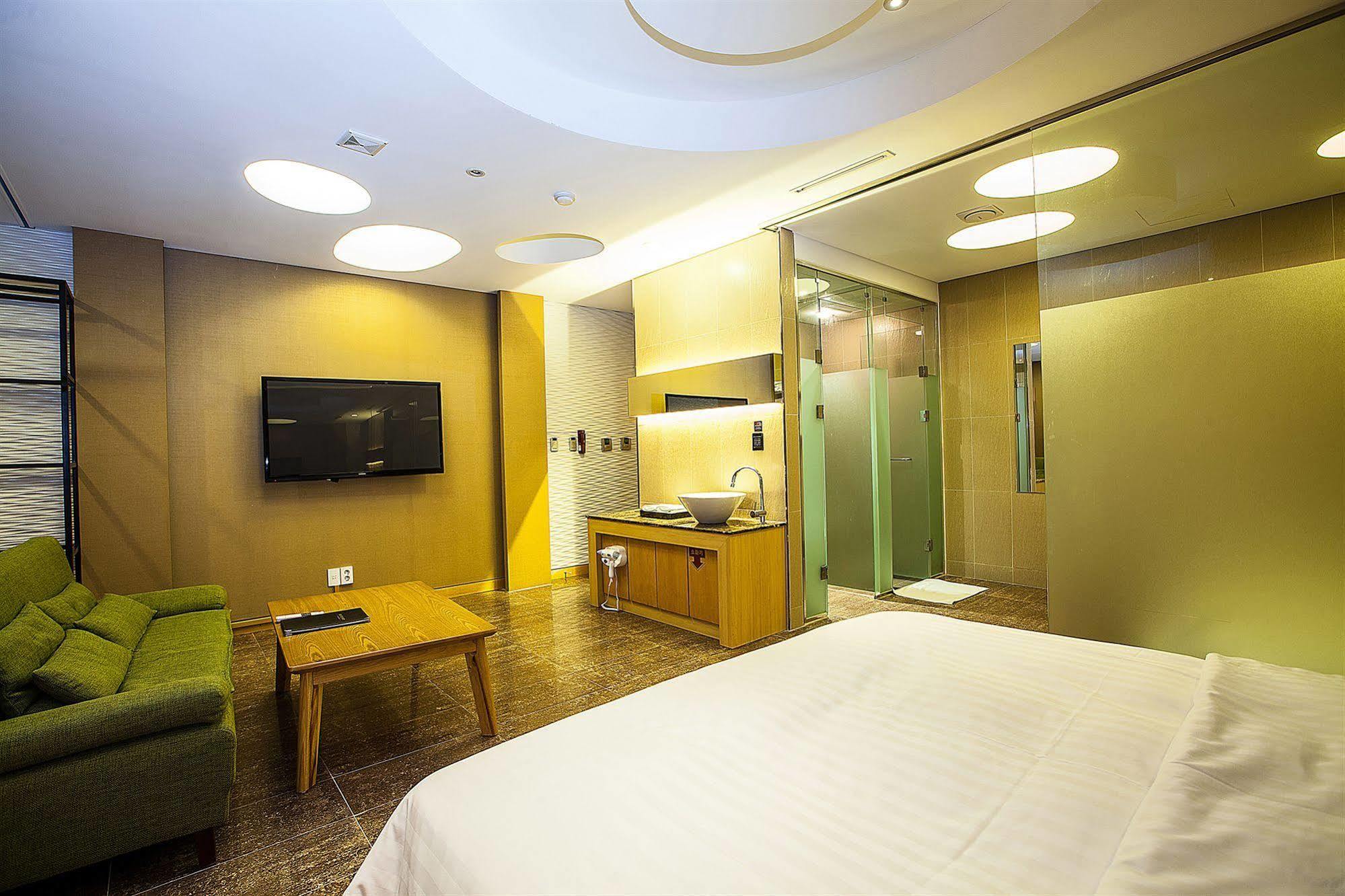 Yeongdeungpo Lifestyle F Hotel