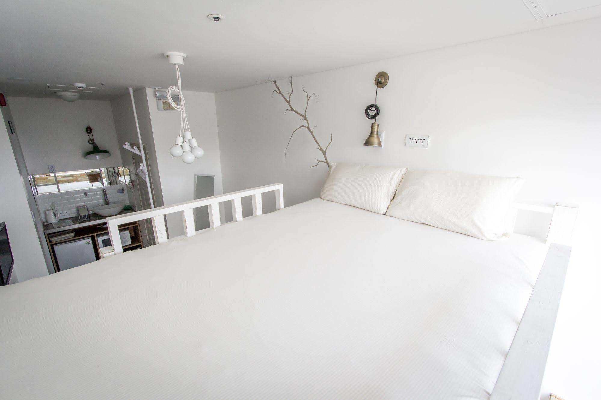Hotel Mmmio House
