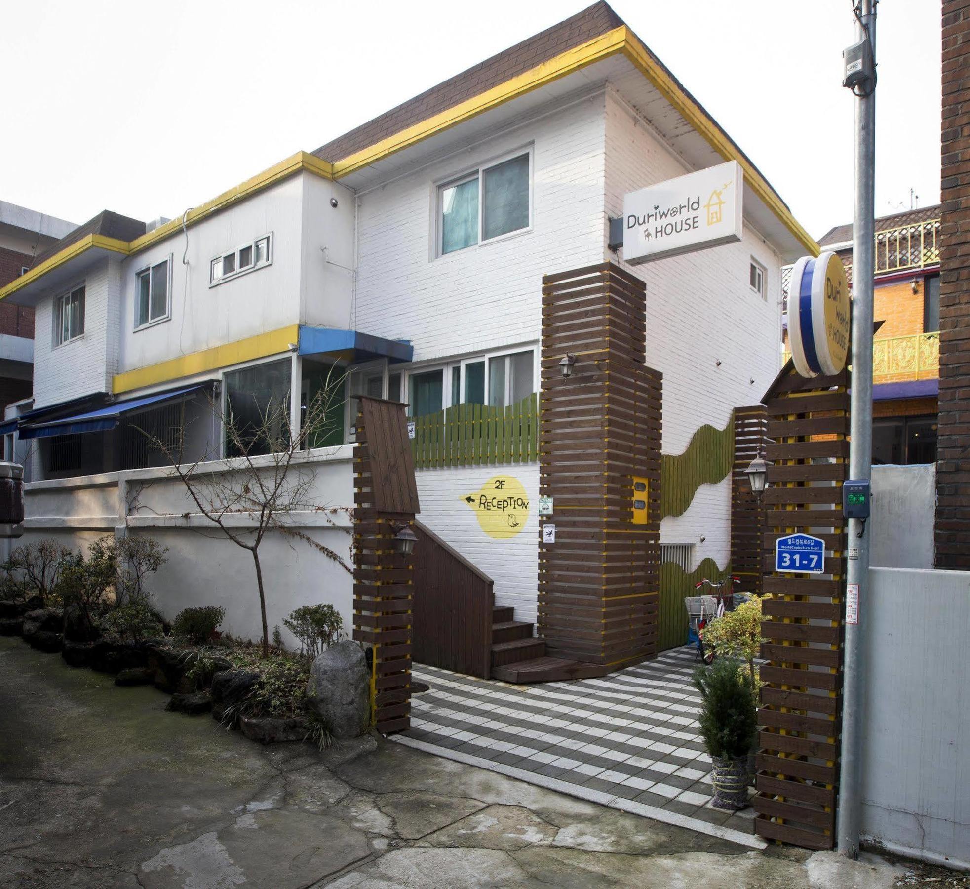Rumah tetamu Duriworld House 2*