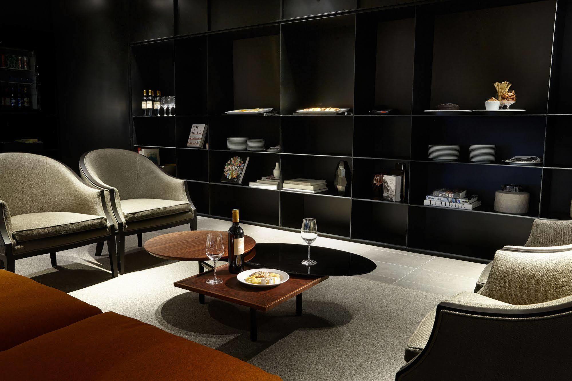 Shilla Seocho Gangnam Station 4*