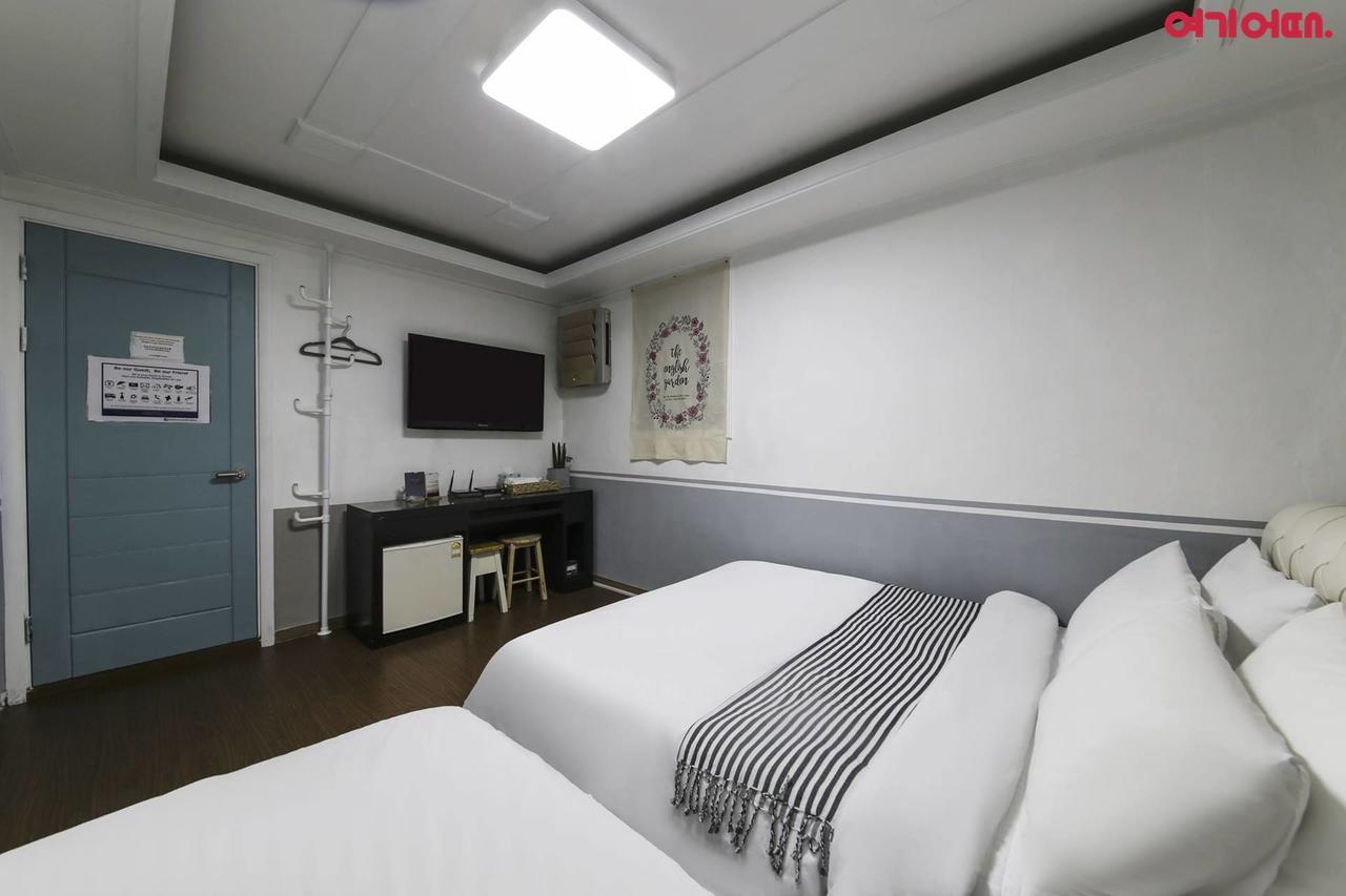 Hostel Sinchon Sisters *