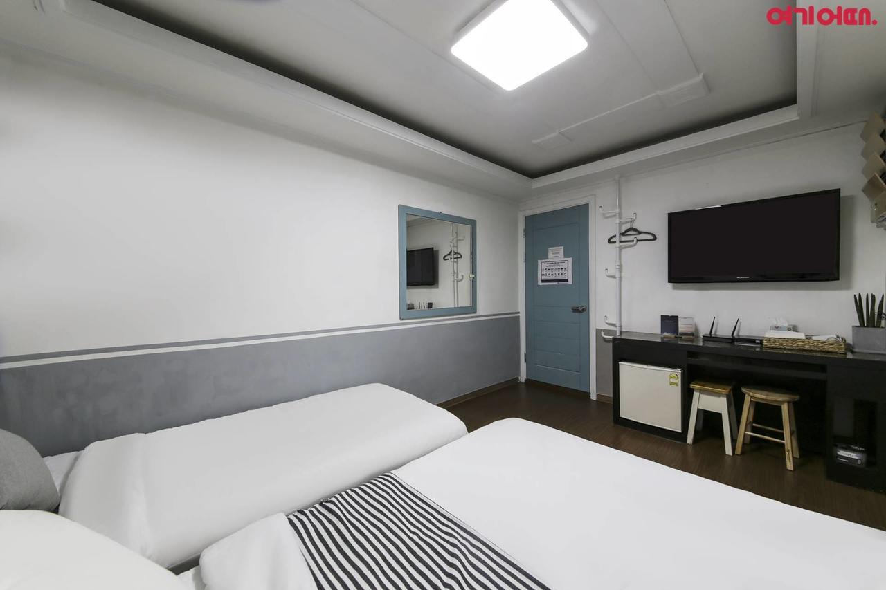 Sinchon Sisters Hostel *