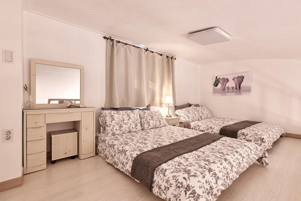 Oriental Modern 7 Apartment