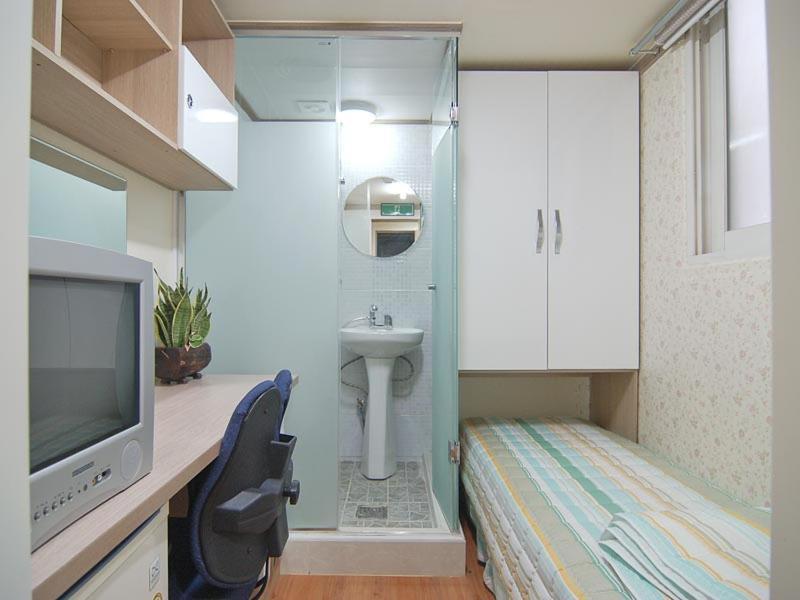 Full House Sinchon Bed & Breakfast *