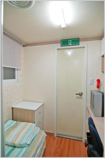 Full House Sinchon Bed & Breakfast Seoul