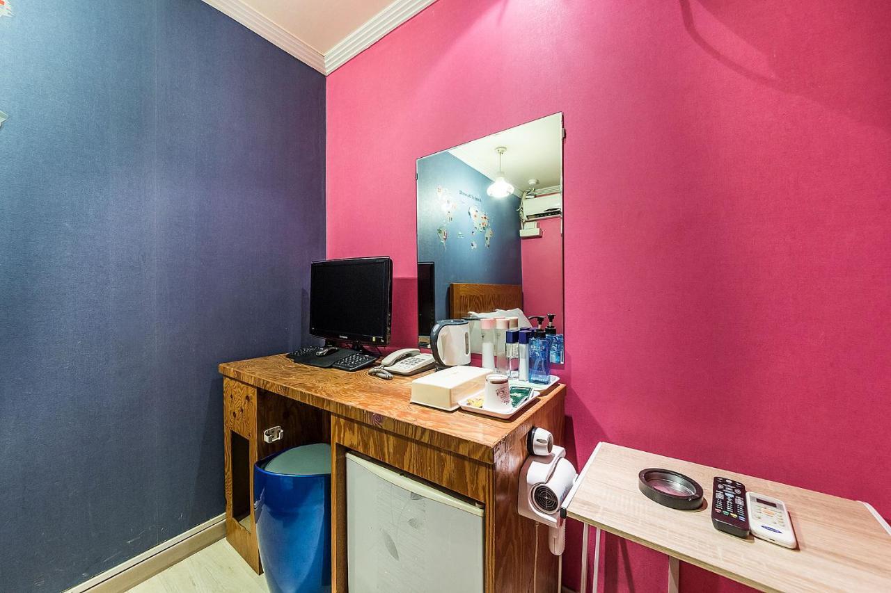 Orange Hotel *