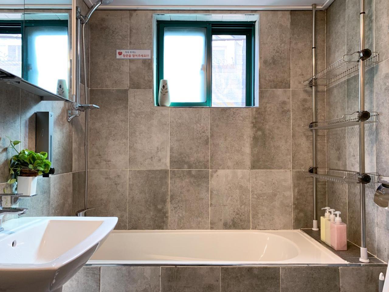 Gangnamstay - Foreign Female Only * Seoul