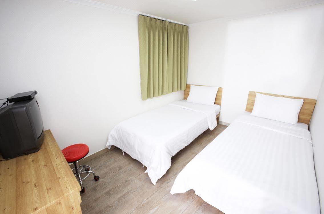 24guesthouse Myeongdong 2*