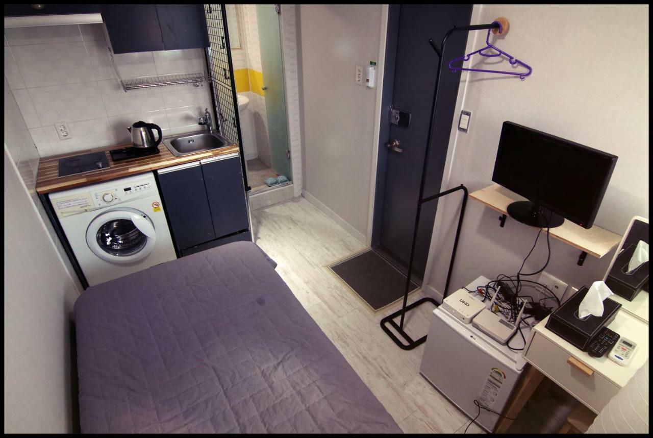 24 Sinchon Guest house Seoul